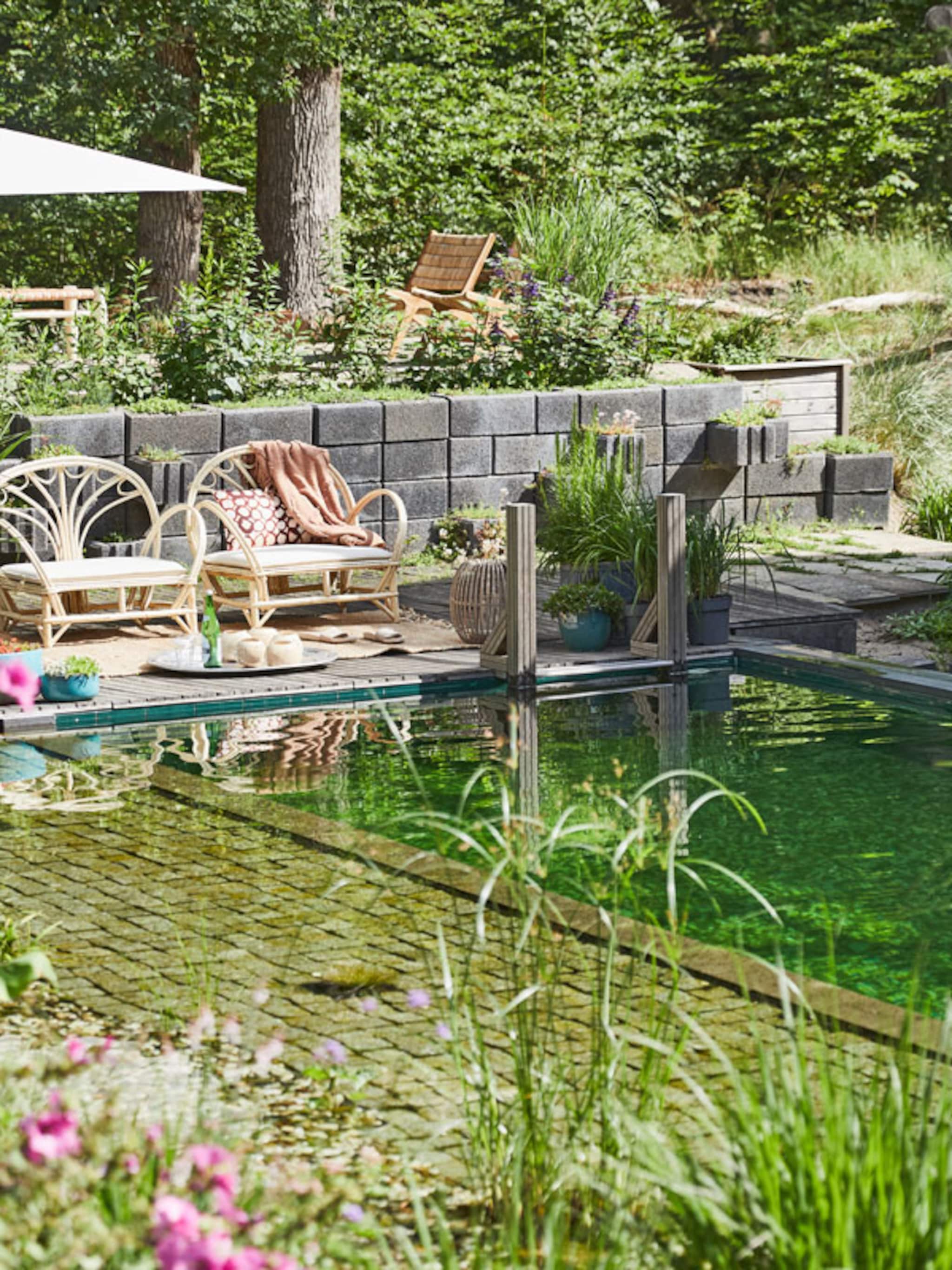 tuin met hoogteverschillen zo richt je het optimaal in met trappen terrassen en planten