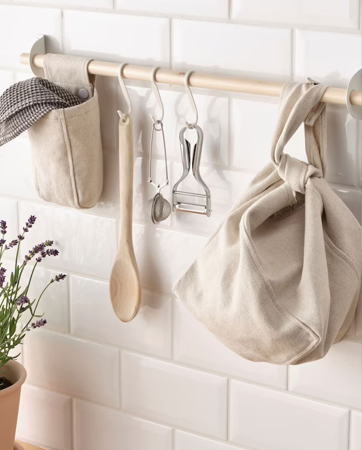 NEREBY rail €2.99, bag €5.99, container €2.99 VÅRFINT dienblad van IKEA
