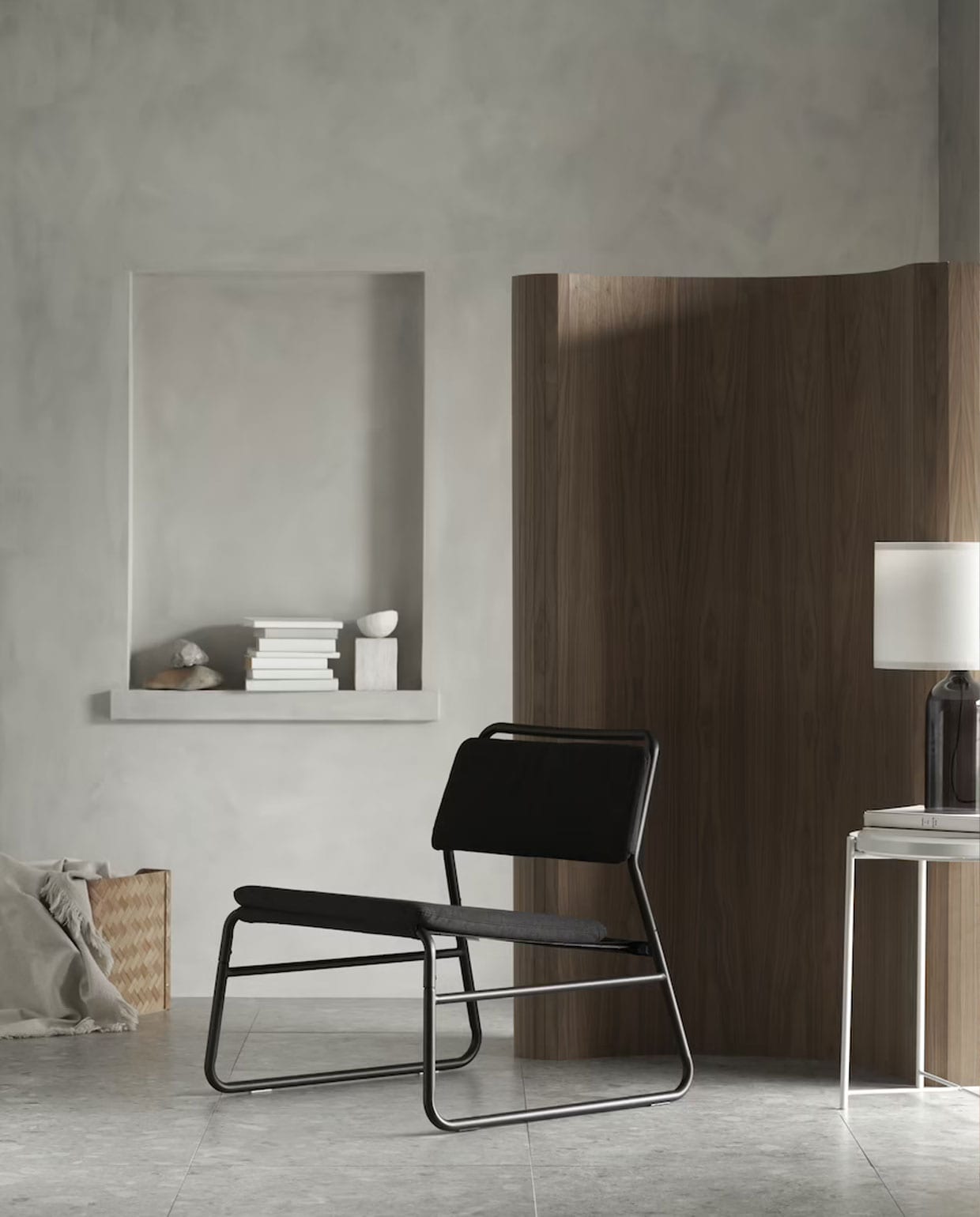 LINNEBÄCK relaxstoel donkergrijs €39.95 VÅRFINT dienblad van IKEA