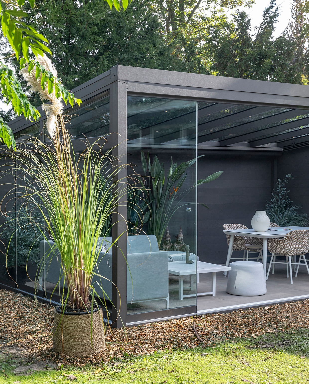 beeld vtwonen Door weer en wind: 4 voordelen van een vrijstaande tuinkamer - Verasol