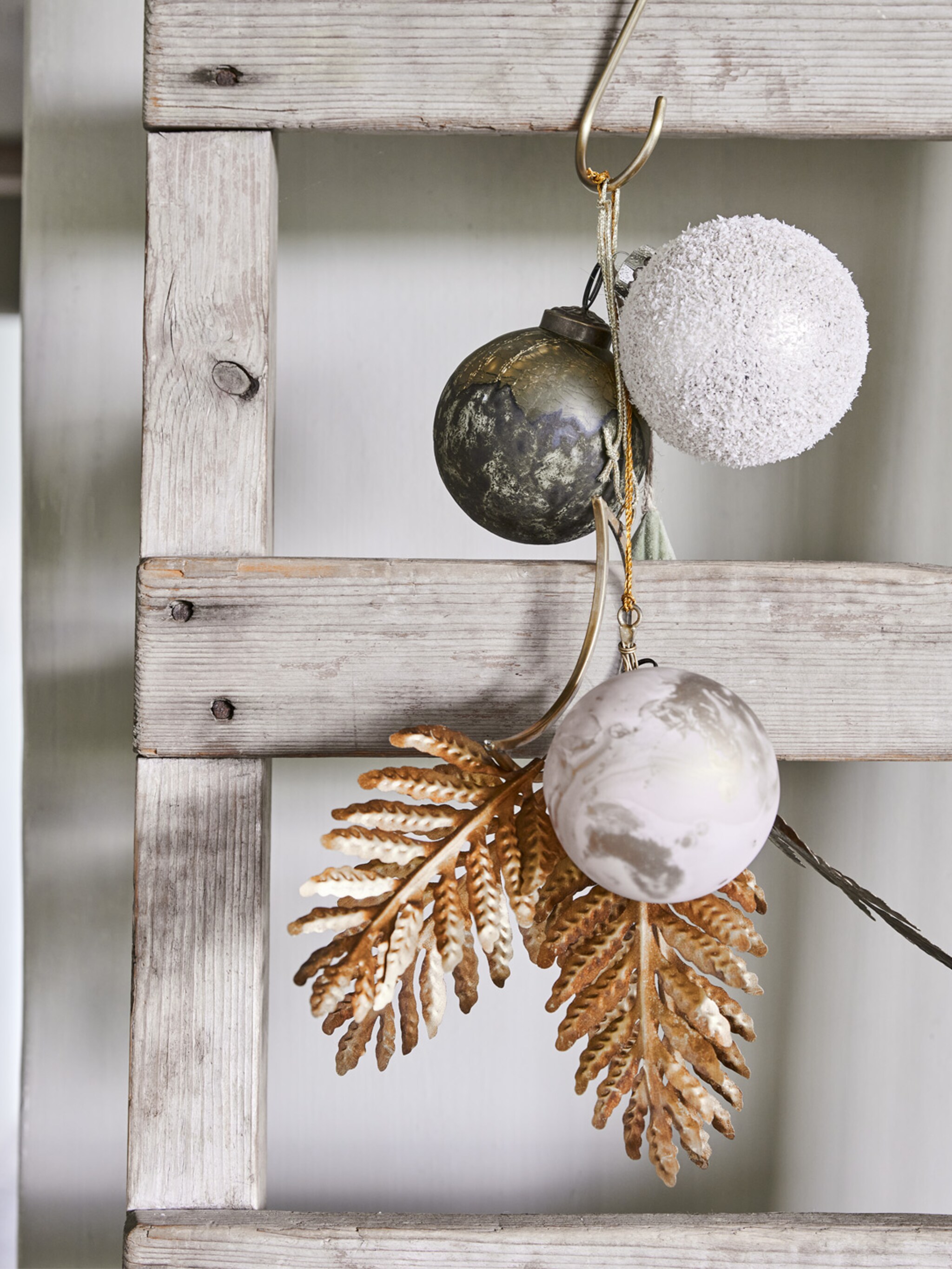 trendy kerst zo stop je oude kerstballen in een nieuw jasje
