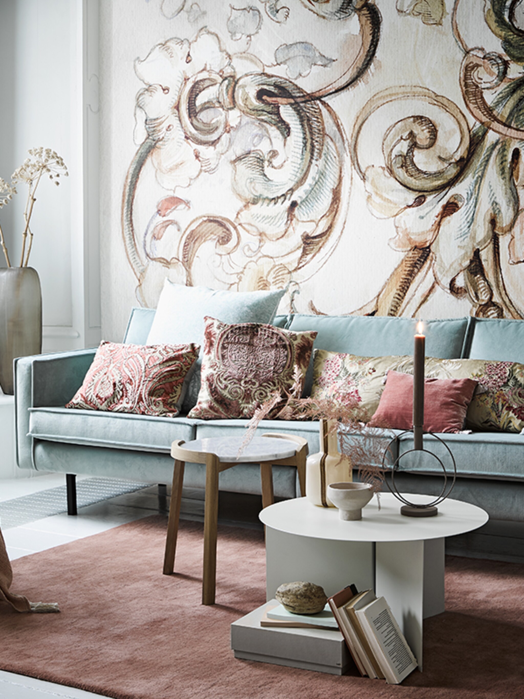 de rococo stijl klassieke krullen fluweel en veel goud