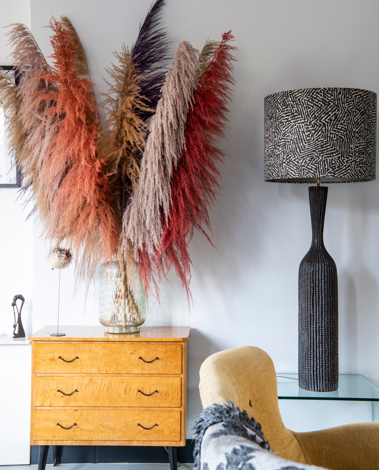 Vloerlamp Madame Garage. vtwonen 10-2021 | Productie Insidehomepage | Fotografie Louis Lemaire | Styling en tekst Inge van Lieshout | Tekstbewerking Renate Dahlmans