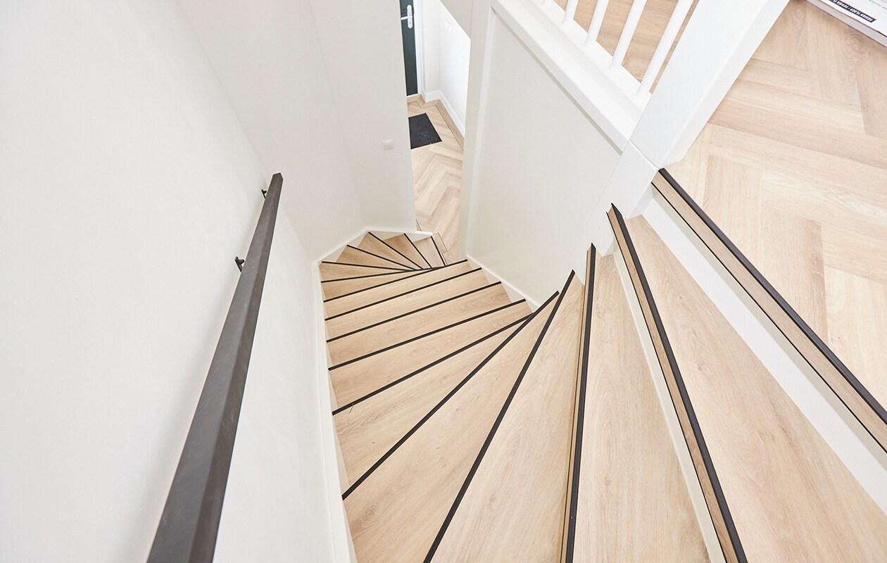 beeld vtwonen De woontrend van dit moment: de monochrome trap - Ambiant Cotap