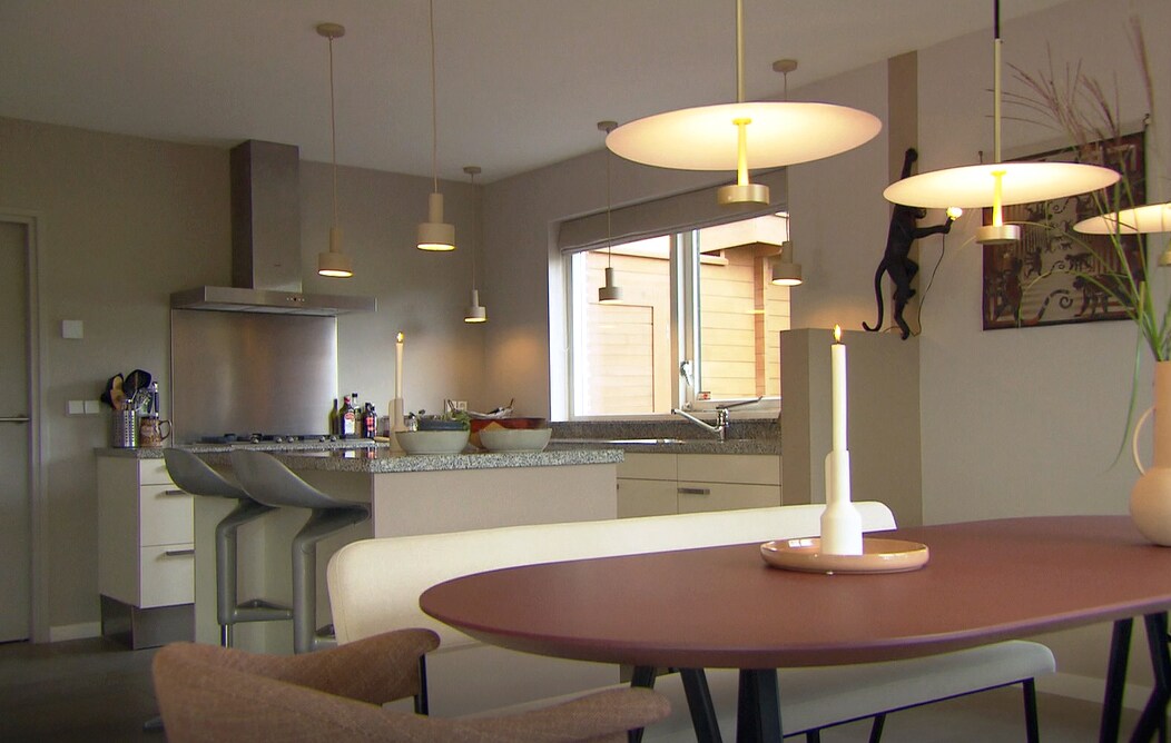beeld vtwonen Een vlekkeloos mooie én sfeervolle keuken: zo doe je dat - Flexa
