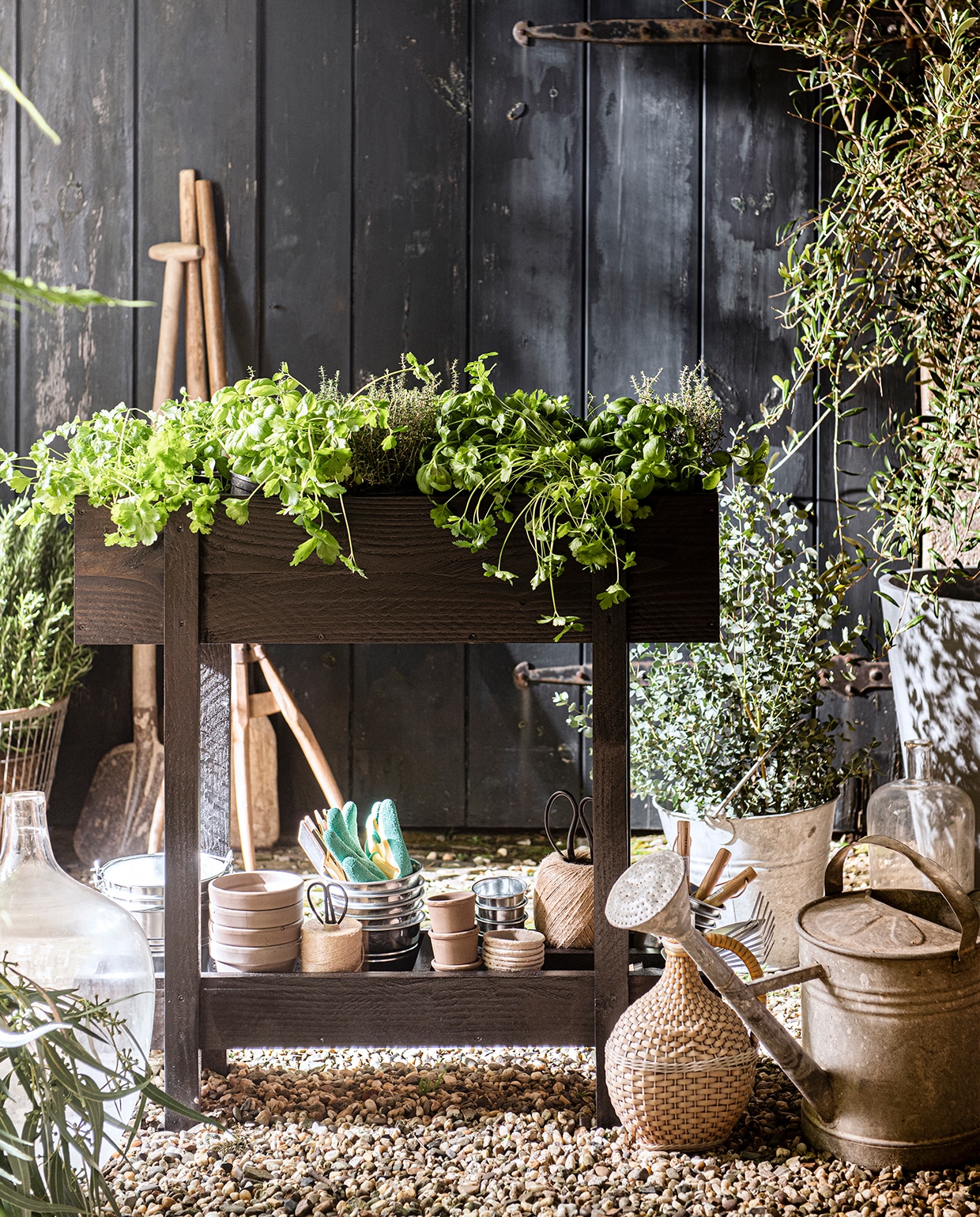 beeld vtwonen vtwonen tuin special 1 2020 | ontwerp en uitvoering Johan Snoodijkproductie | styling Danielle Verheul | fotografie Sjoerd Eickmans