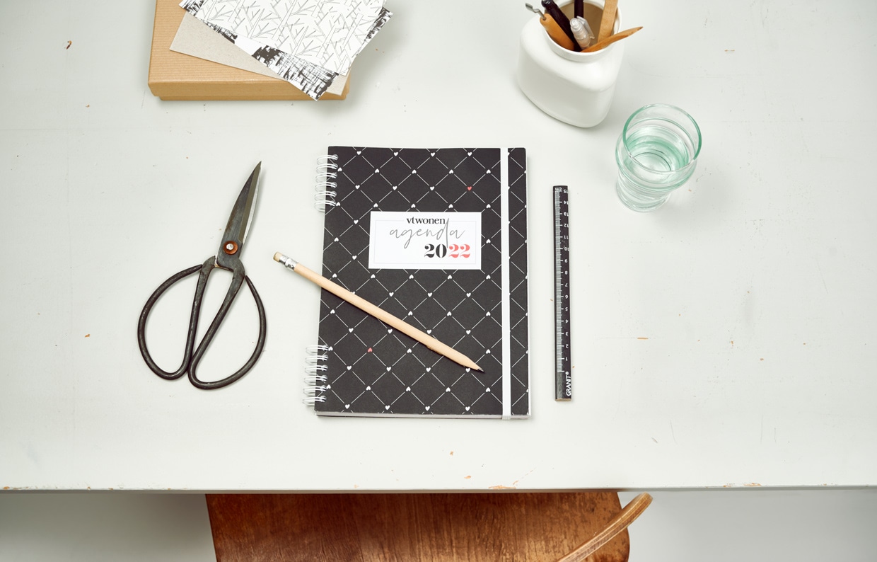 vtwonen agenda 2022 in zwart en grijs, 22×16 cm € 14,95