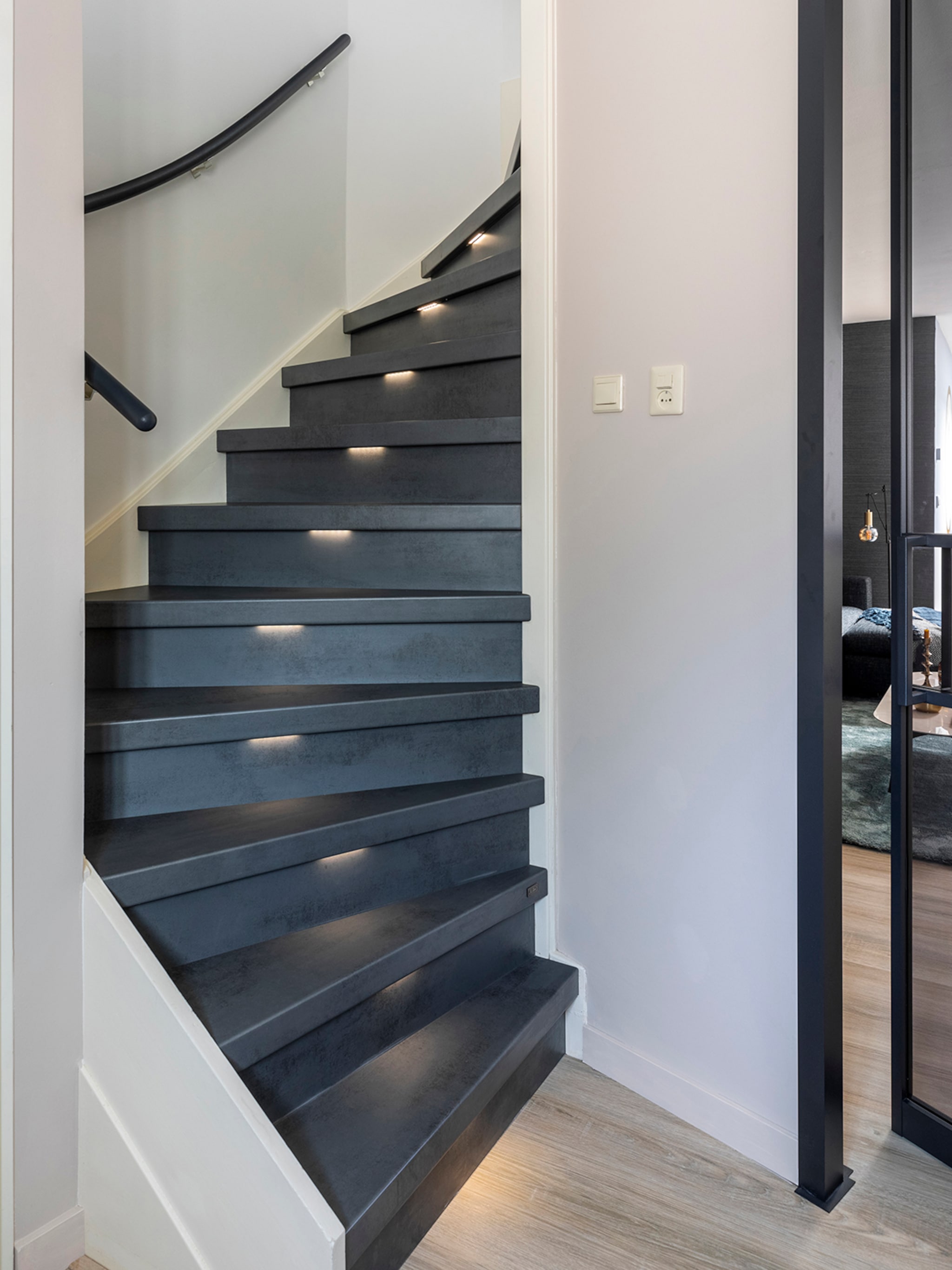 van accessoires tot trap zo pas je de industriele look overal in huis toe
