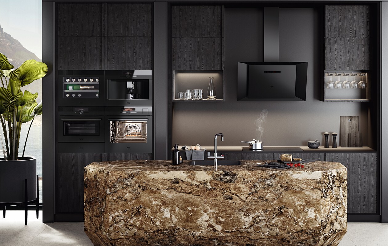 beeld vtwonen Kitchen goals: 4 redenen om voor een matzwarte keuken te gaan