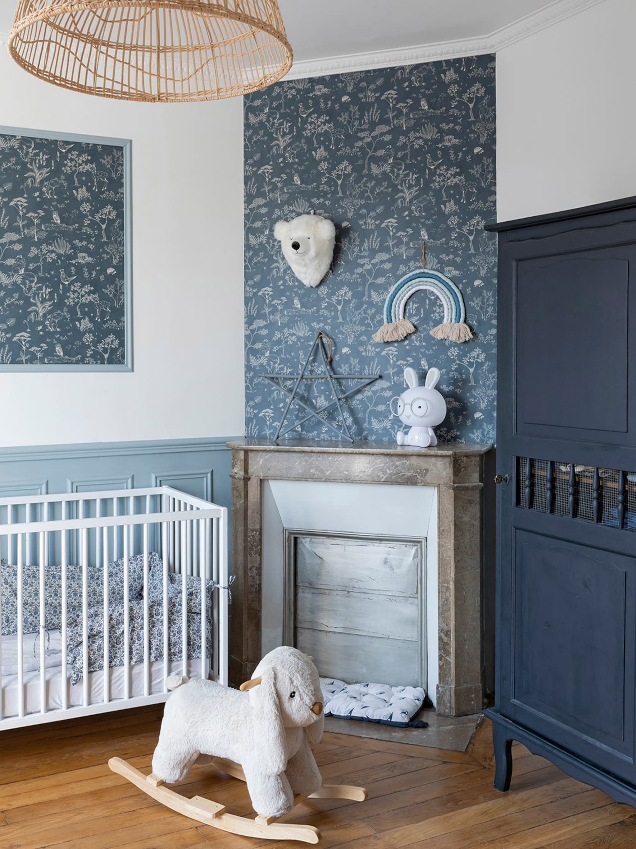 4x woonidee zo pas je behang en lambriseringen toe in de kinderkamer