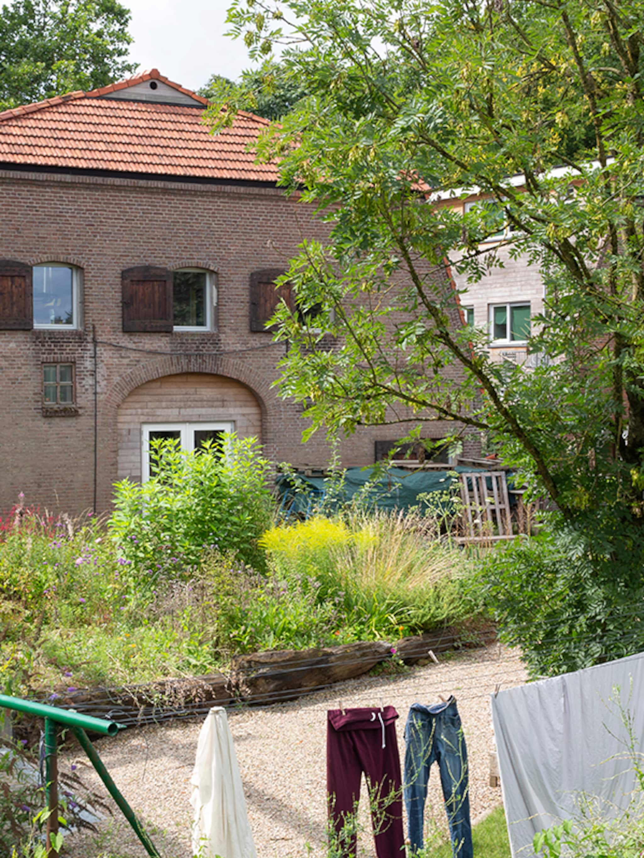 binnenkijken in een duurzaam verbouwd boerderijtjeshuis in het groen