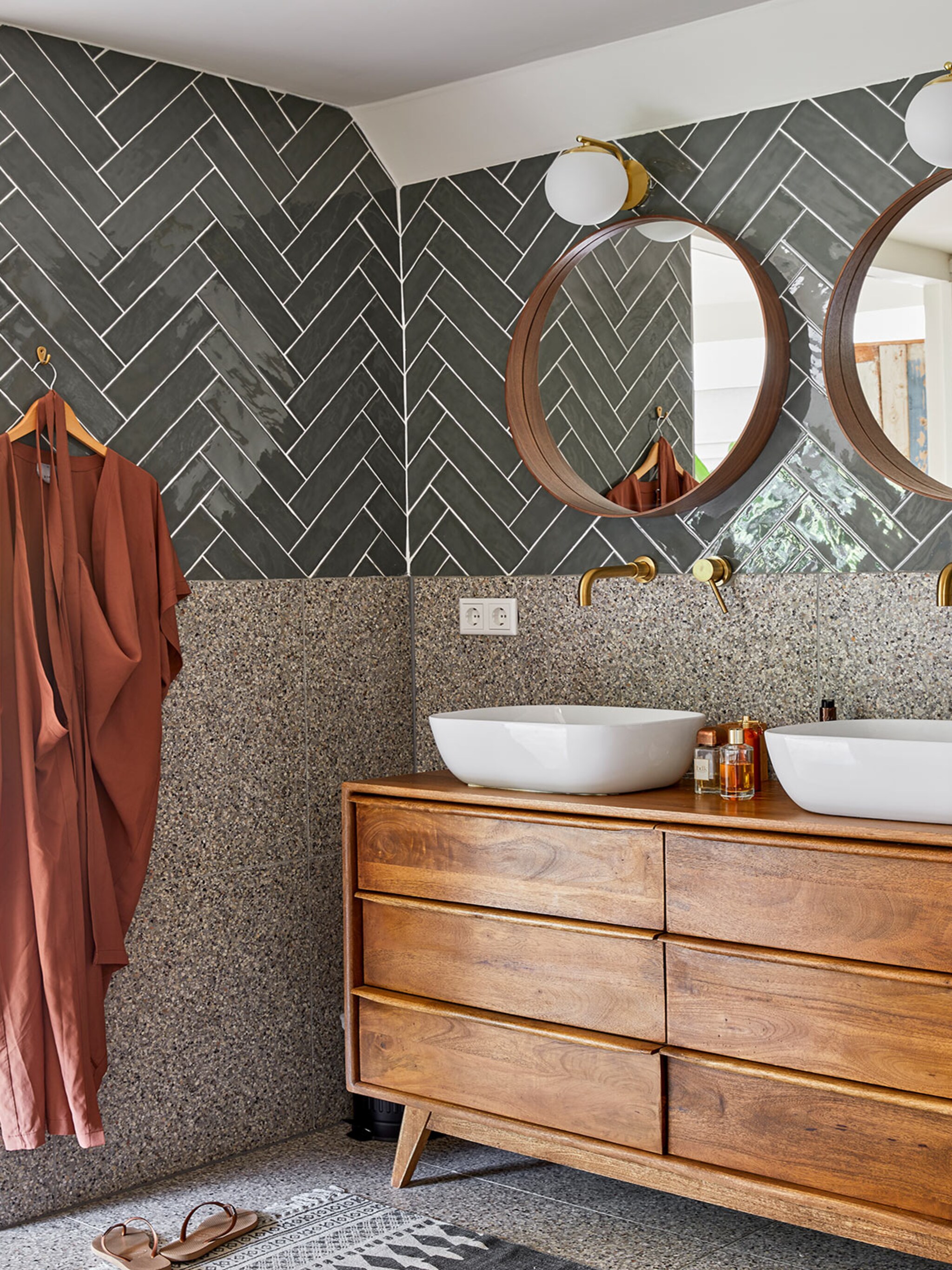 vintage dressoir wordt beauty van een badkamermeubel