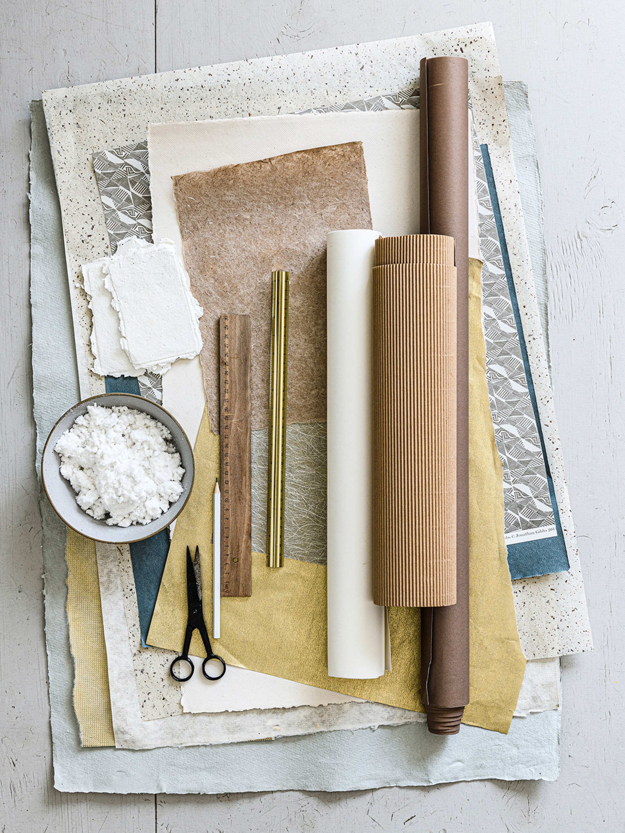 hoedje van hoedje van 5 zelfmakers met papier