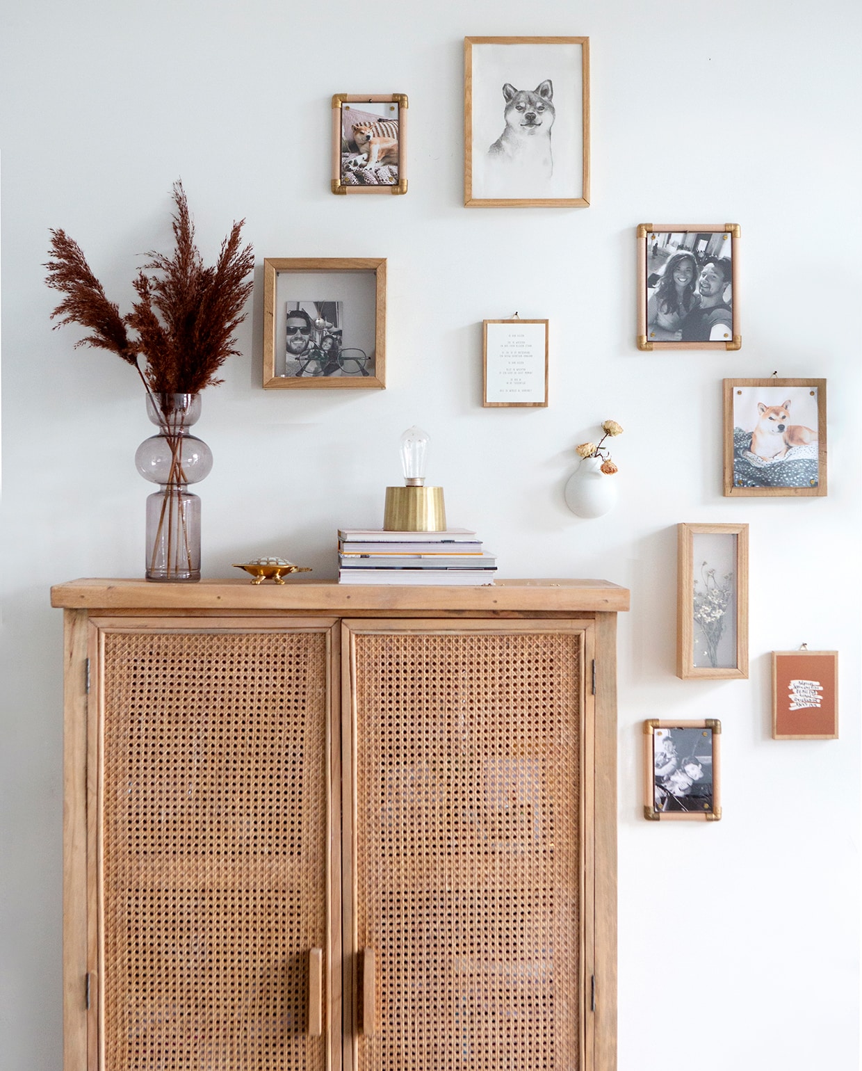 Pluimen tuincentrum. Lamp en vaas Karwei. vtwonen DIY special 01 2020 | Fotografie Jeltje Fotografie | Tekst Eveline Stoel | Styling Tanja van Hoogdalem