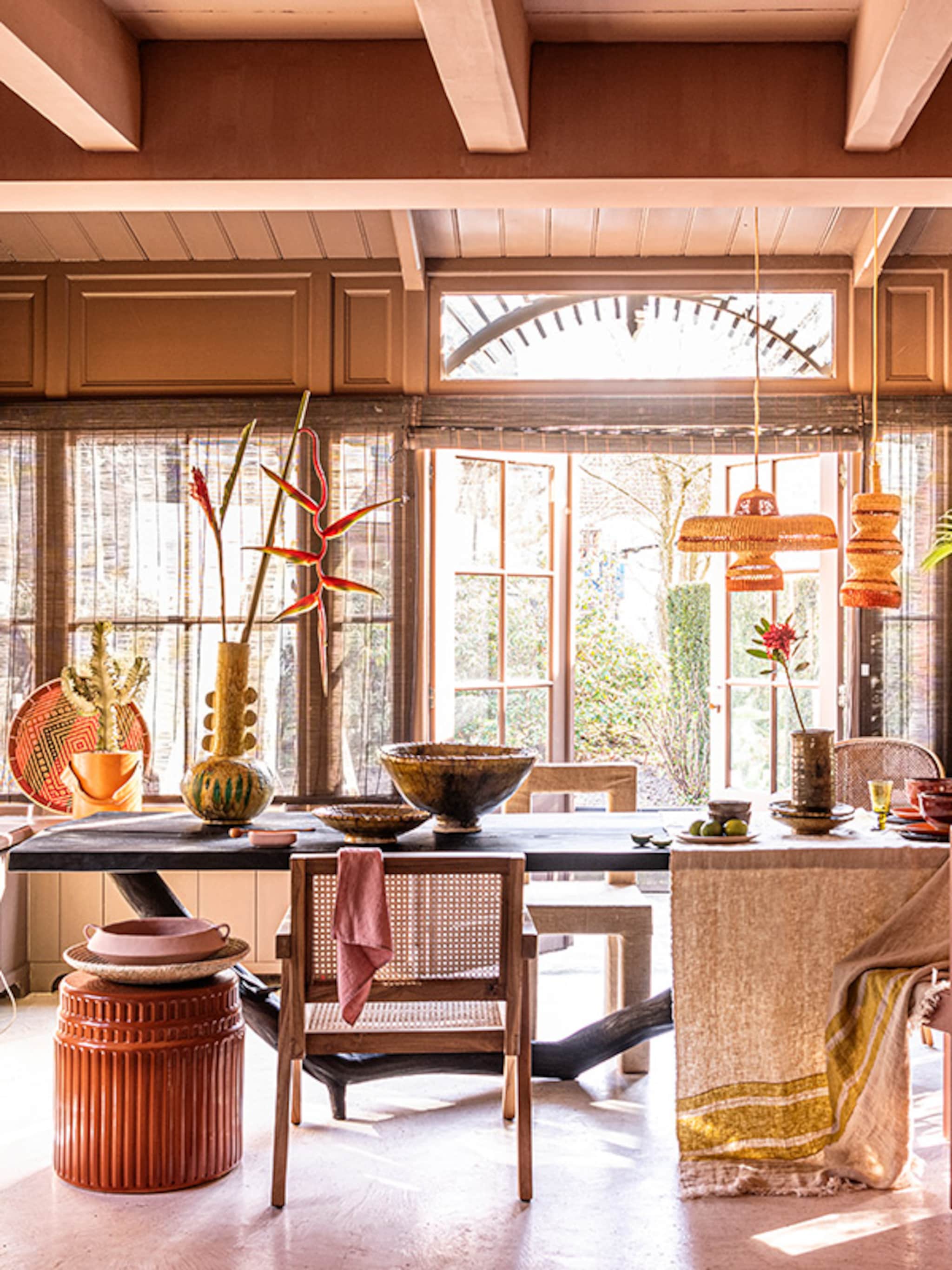 zomerse styling hul het huis in oranje roze en geel