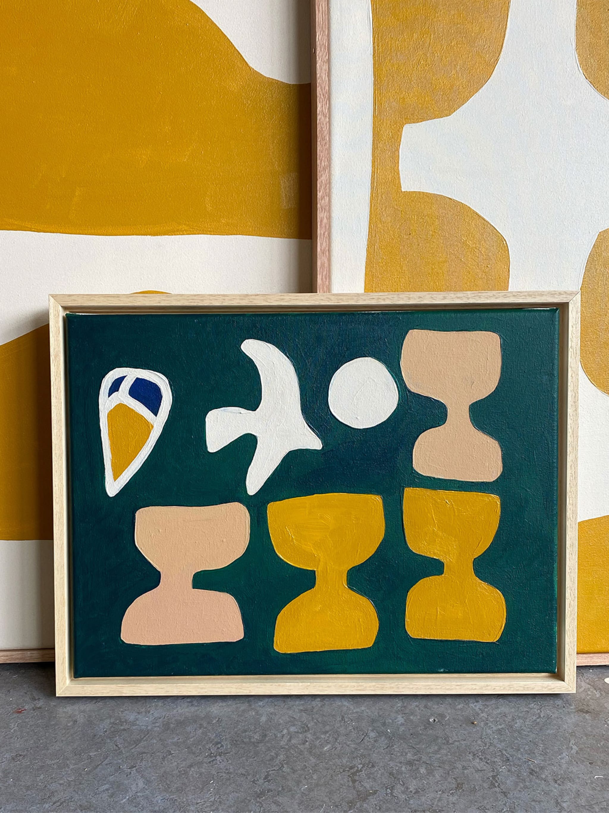 krachtige vormen anne olde kalter maakt abstracte schilderijen