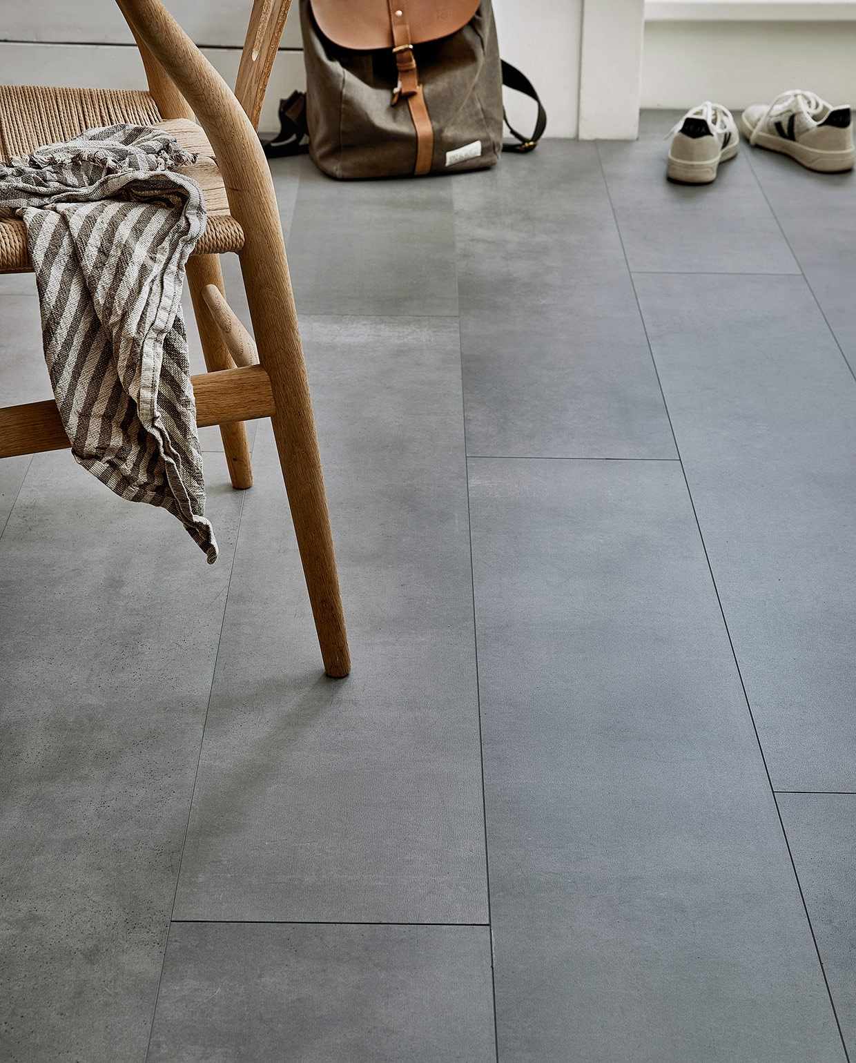 EVC vloer Pebble. vtwonen 08-2021 | productie Tanja Saarberg | styling Kim van Rossenberg | fotografie Peggy Janssen