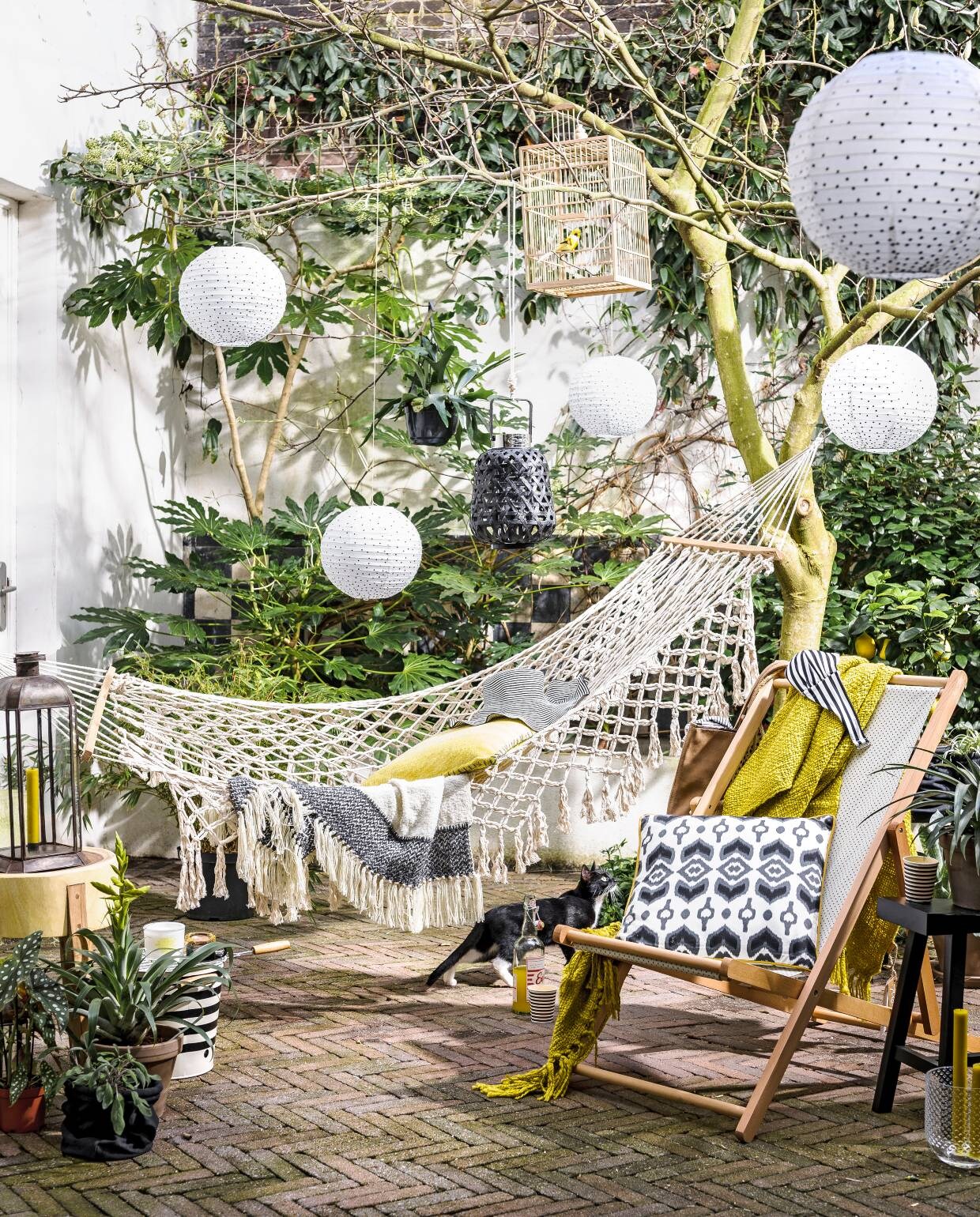 beeld vtwonen 2016-05 vtwonen | tuin terras beeld: styling Anke Helmich, fotografie Sjoerd Eickmans