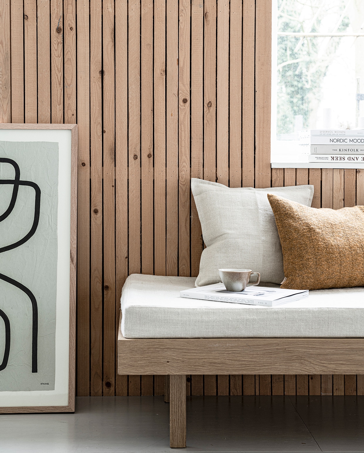 Kop (zarahome.com). Poster in houten lijst van HKliving, 95x75x2,5 cm (hxbxd) (vtwonen.nl). Overig privébezit.