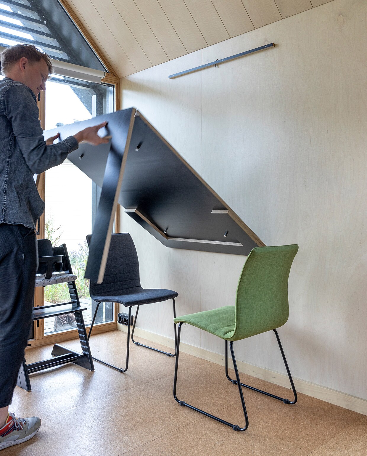 AluPlex-dekplaten en Tricoya-buitenplaten beschermen de sandwichpanelen tegen weer en wind. De kern van de panelen bestaat uit isolerend en duurzaam XPS-schuim. vtwonen special tiny houses | fotografie Henny van Belkom | tekst Jack Meijers