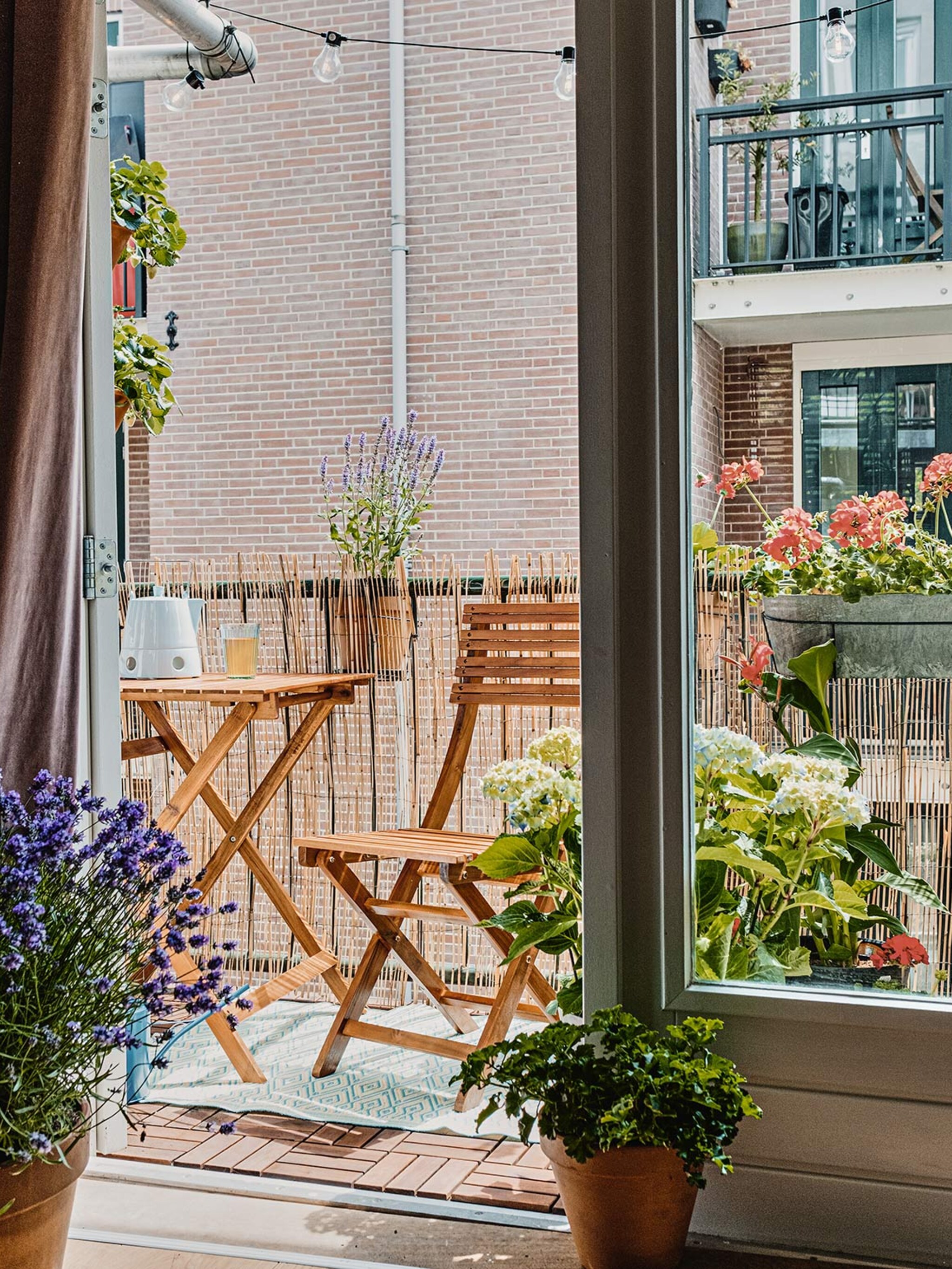 bon appetit buiten eten kan ook op een klein balkon