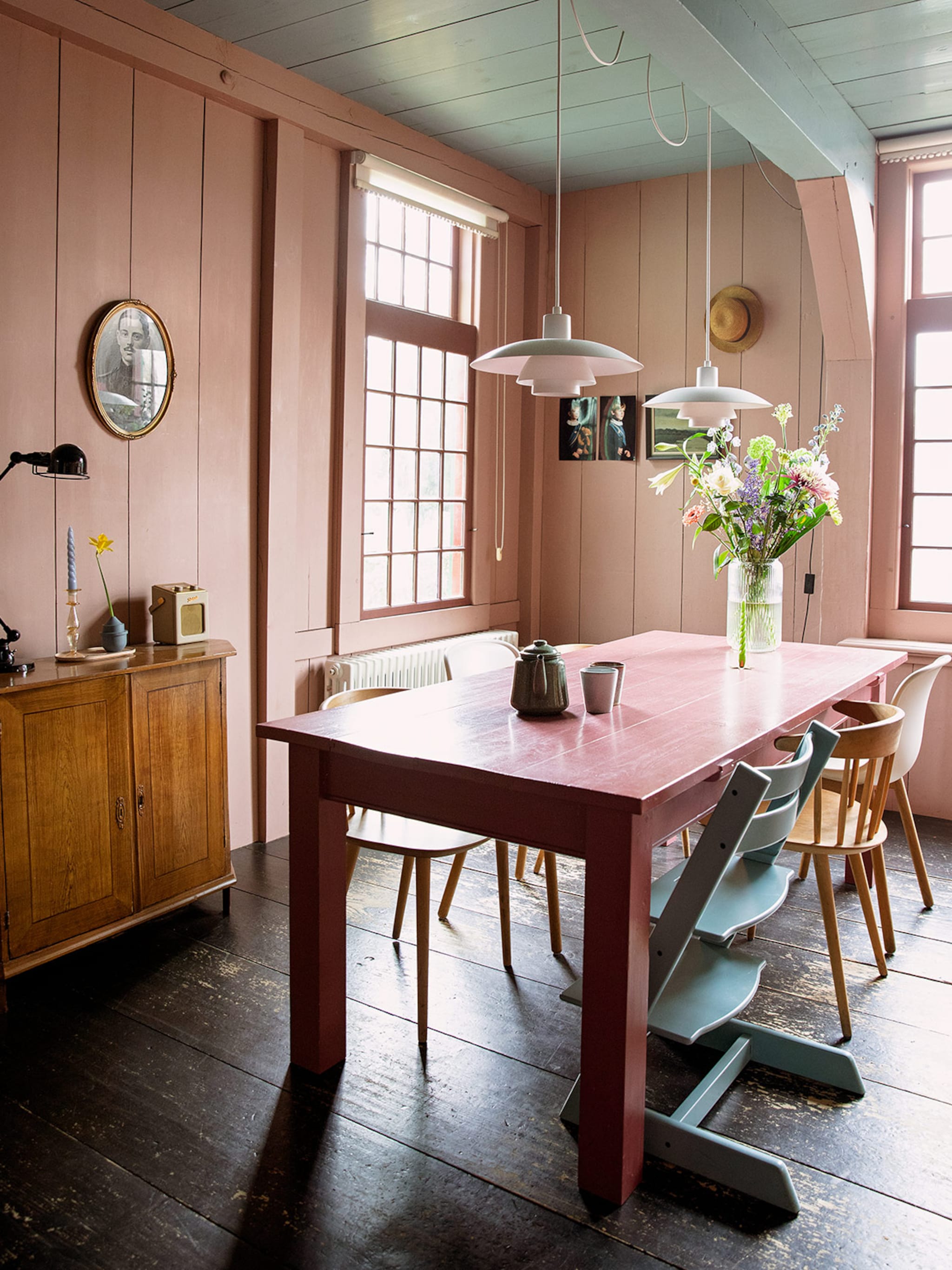 binnenkijken in een authentiek zaans huis vol pasteltinten