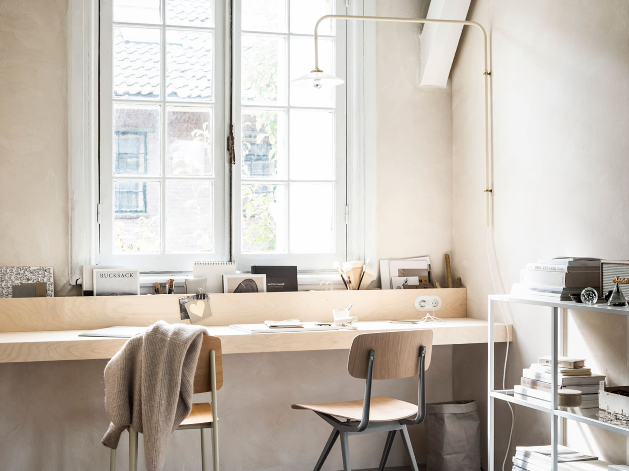 geen ruimte voor twee bureaus zo creeer je toch een rustige en gedeelde werkplek