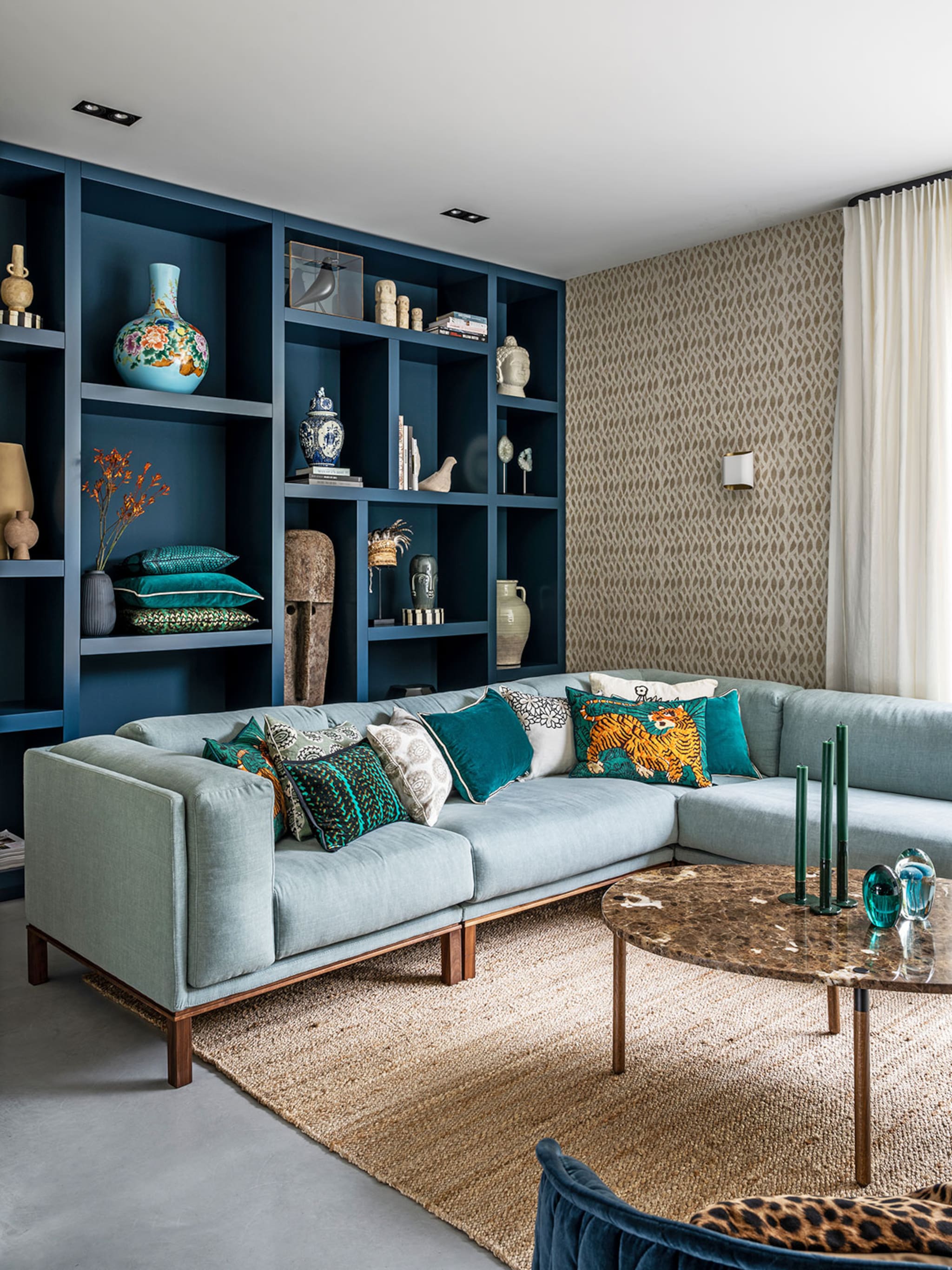 binnenkijken schuurwoning vol blauw