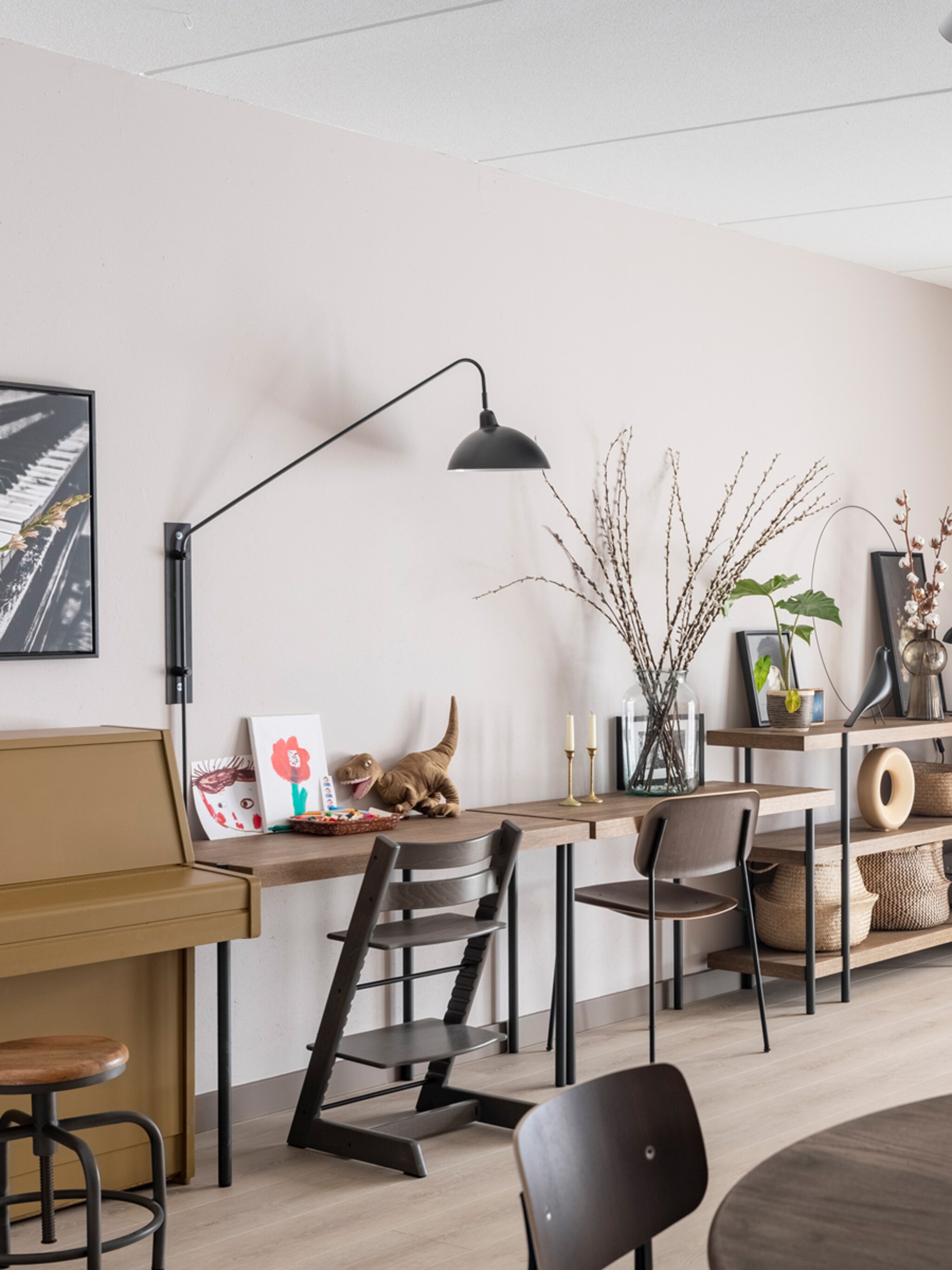tijdloos en alles behalve saai een zwarte wandlamp