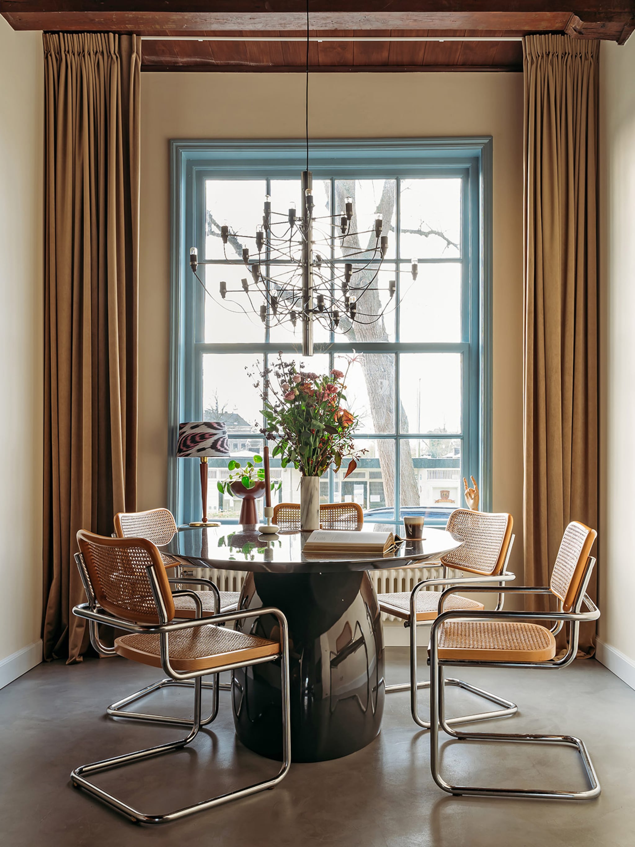 binnenkijken in huizen met ronde tafel