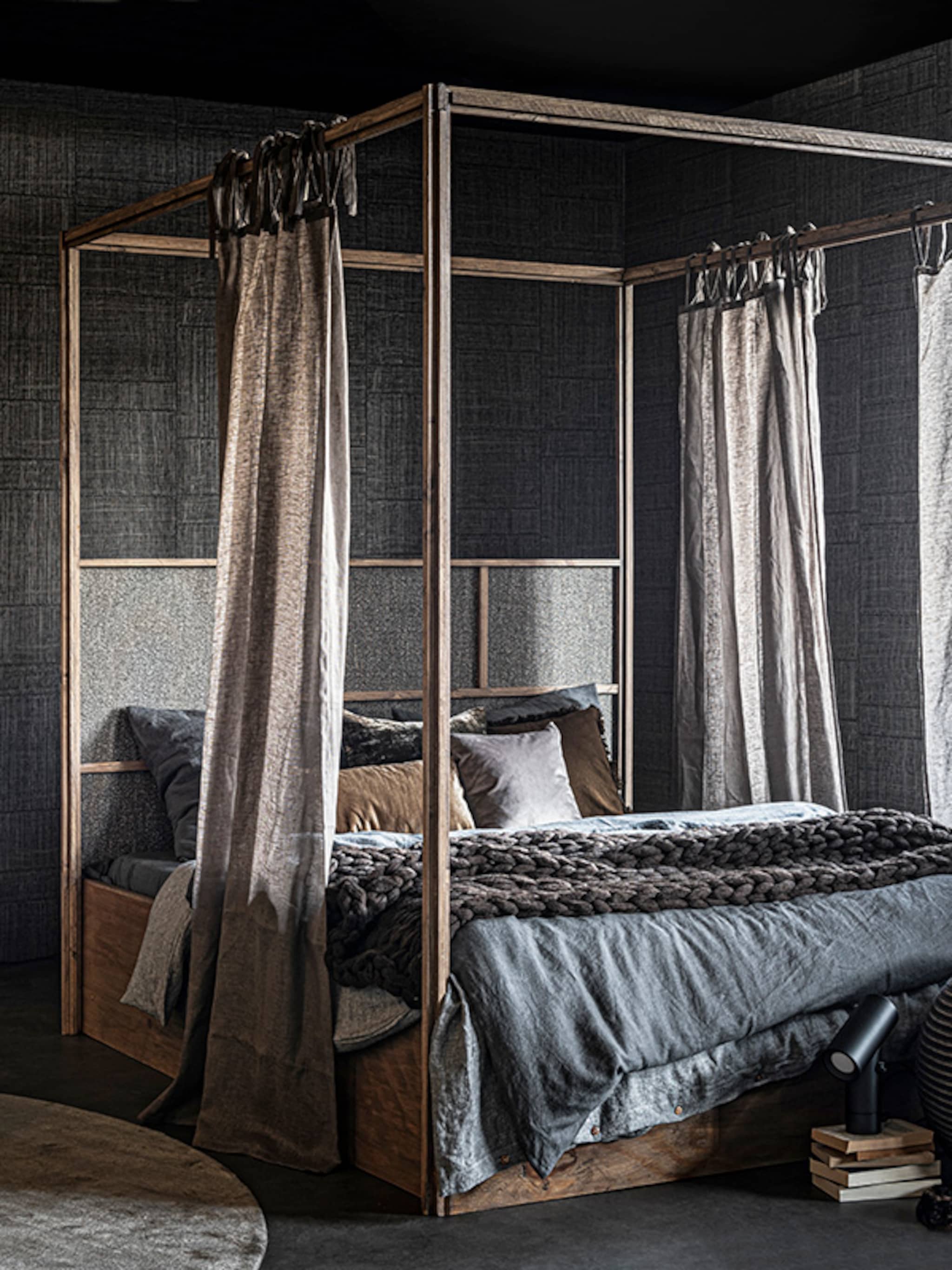 de zwarte slaapkamer net zo luxe als een hotelsuite