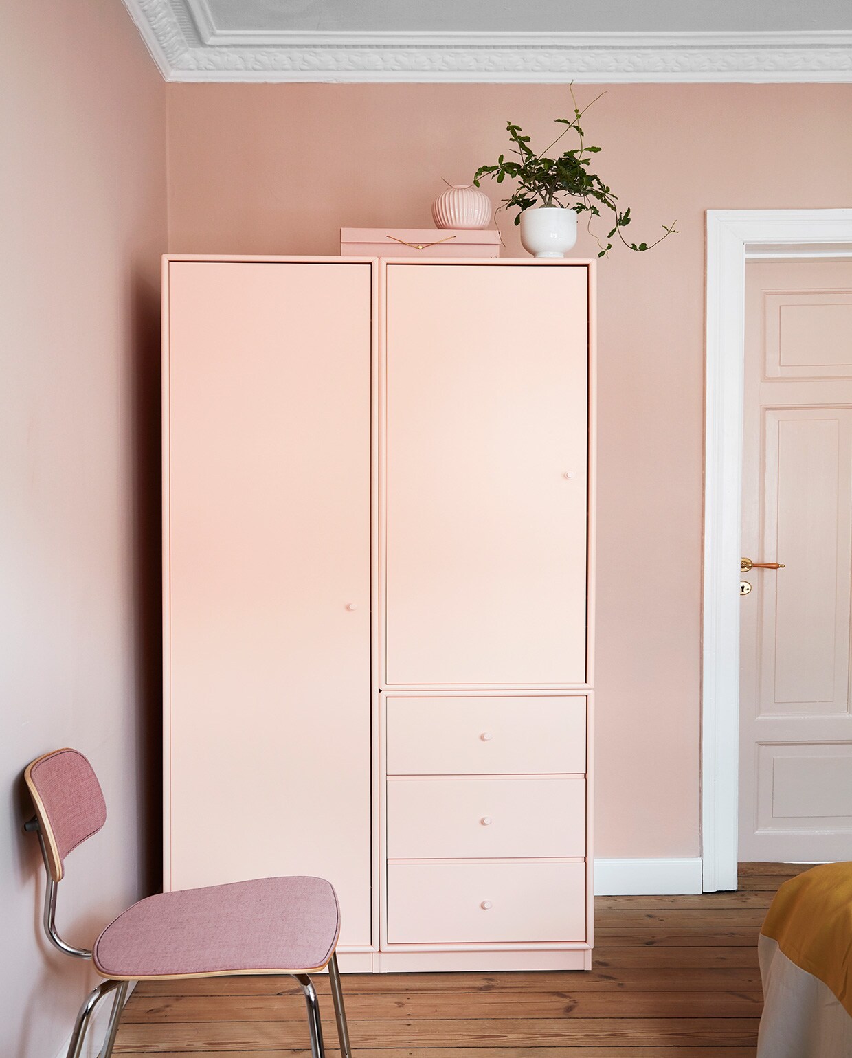 Muurverf Setting Plaster van Farrow &amp; Ball vtwonen 02-2021 | Productie en fotografie Stine Christiansen | Styling Gitte Christensen