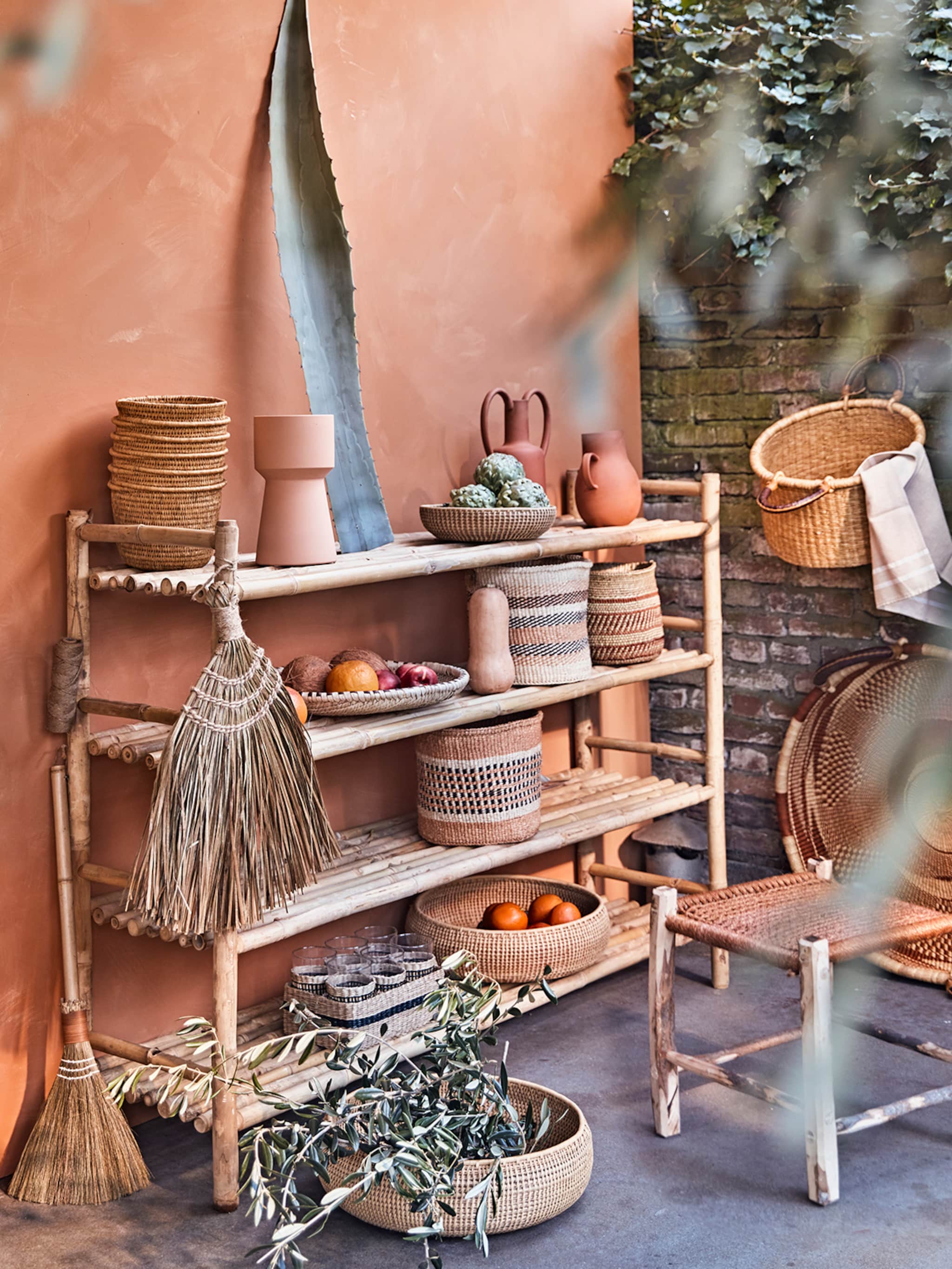 witte vlekken op terracotta potten dit is de oorzaak en zo kom je ervan af