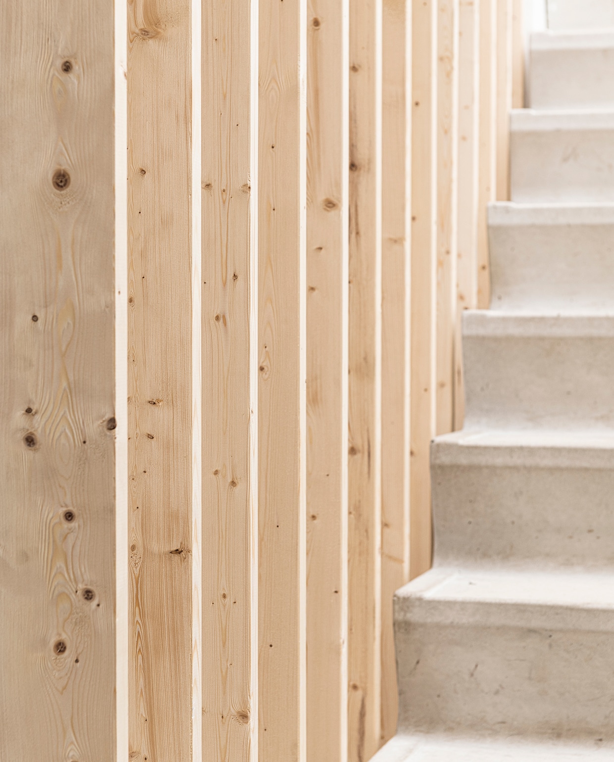 Scheidingswand gemaakt van latten uit vtwonen DIY 09-2020. vtwonen special DIY 01, 09-2020 | fotografie Sjoerd Eickmans | productie &amp; styling Kim van Rossenberg | uitvoering Richard van Meerveld