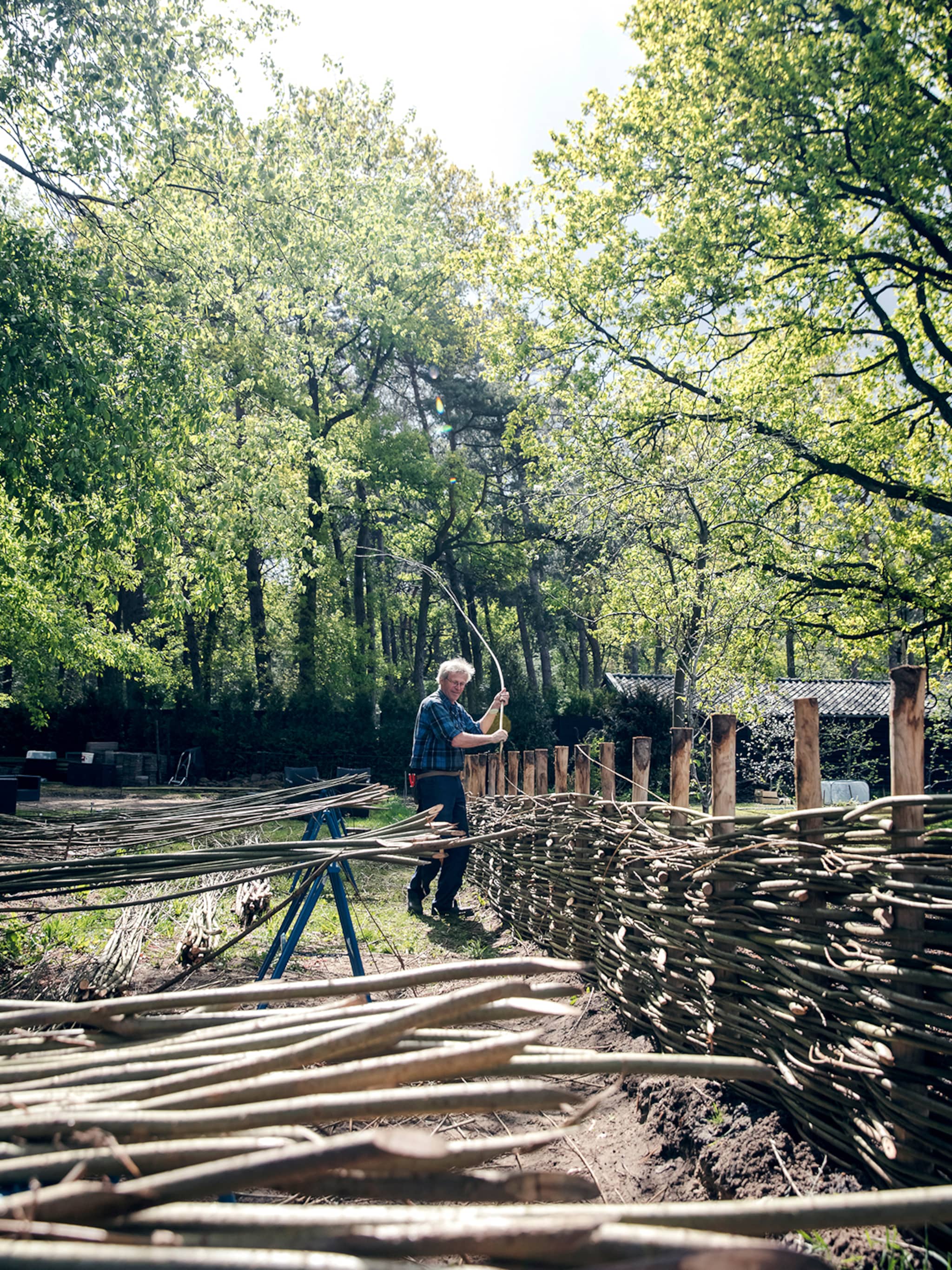 zelf een wilgentenen schutting maken