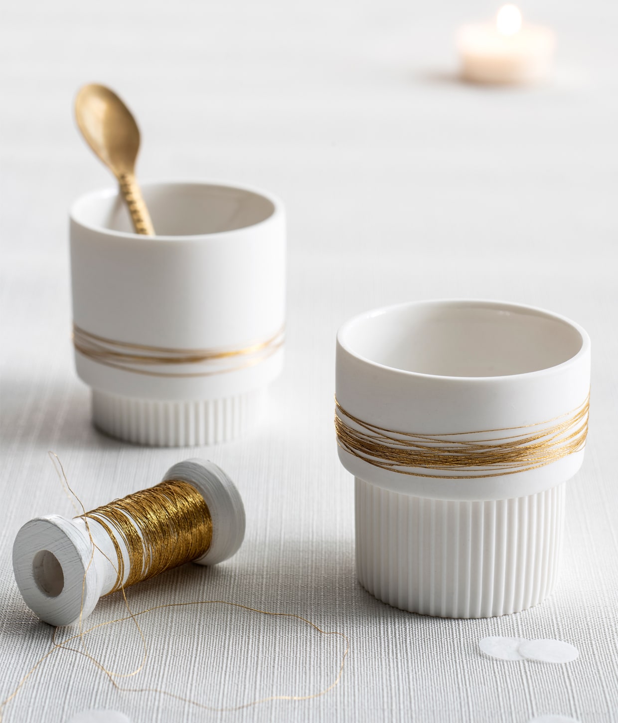 Witte confetti € 1,49 (party.nl). Klosjes (action.nl). Gouddraad € 2,75 (hema.nl). Overig privébezit. styling Mila Griese | fotografie Louis Lemaire
