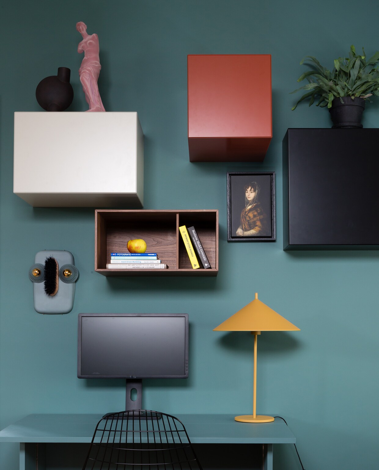 beeld vtwonen JA | vtwonen weer verliefd op je huis seizoen 12 aflevering 8 | Fotografie Barbara Kieboom, styling Marianne Luning | Kleding Marianne 10DAYS, bril STOTS
