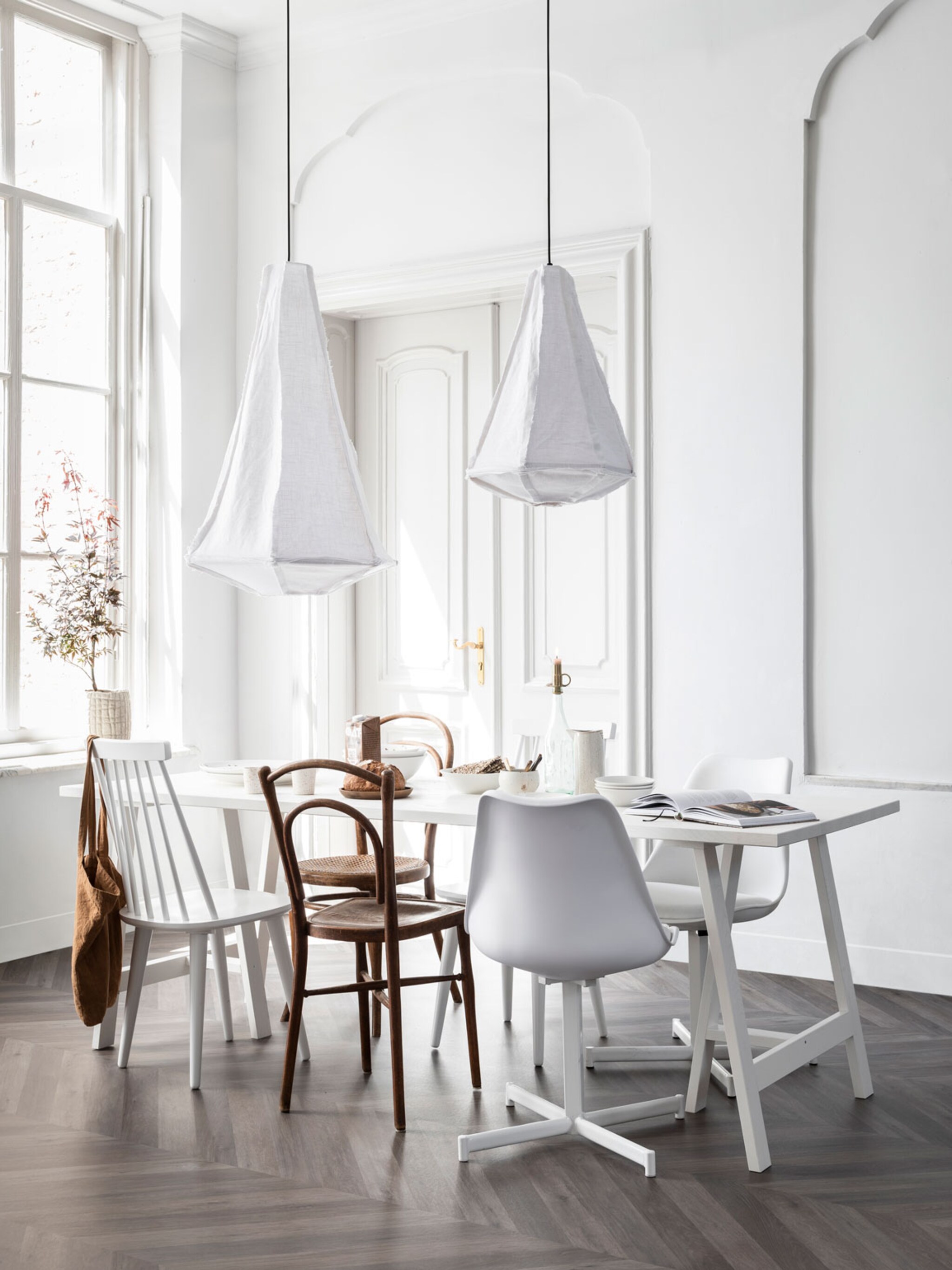 eetkamerstoelen 9 exemplaren die als gegoten zitten