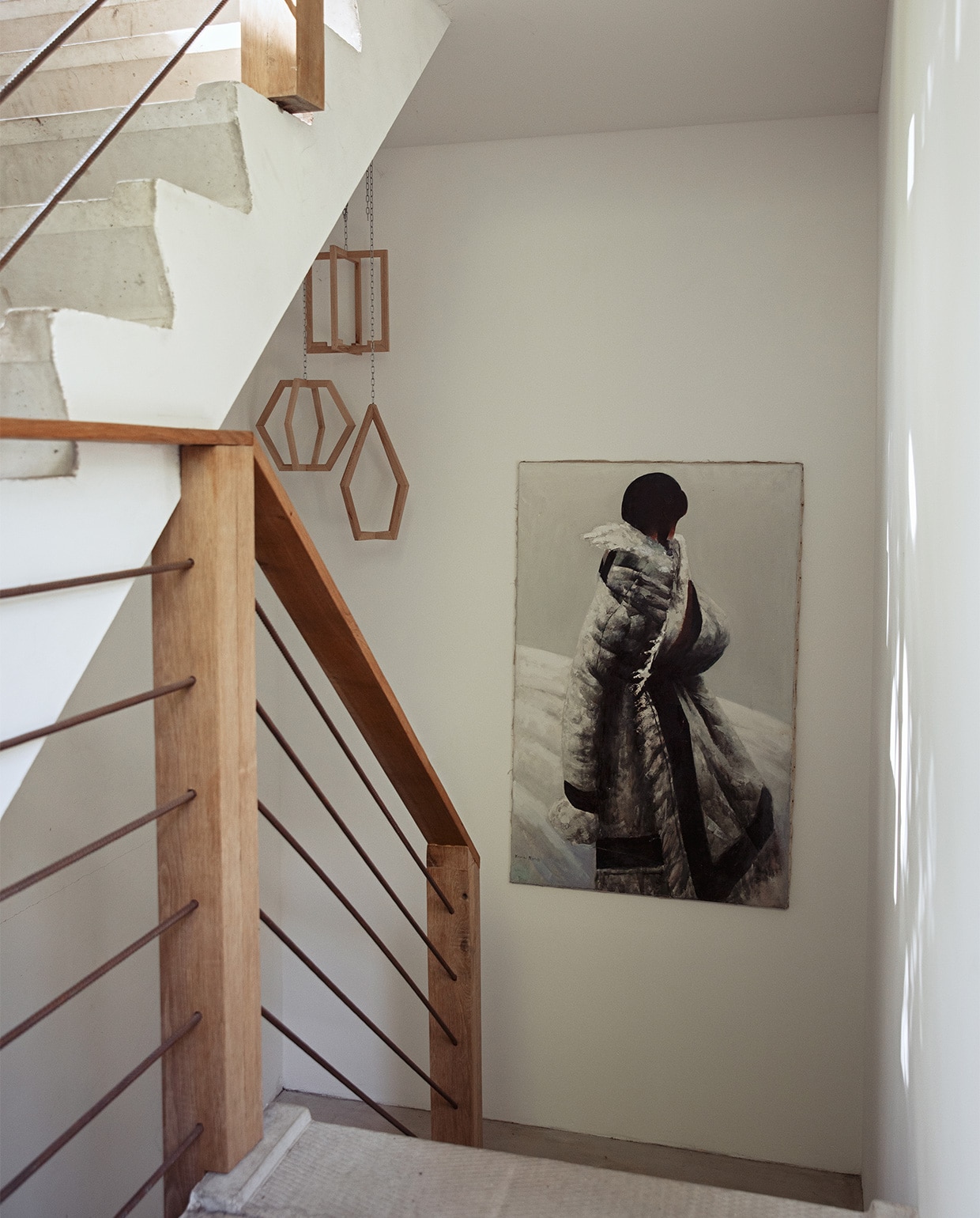 Houten omkleding en trap zelfgemaakt, JA | vtwonen 07-2022 | styling Ilona Jongepier  | fotografie Dana van Leeuwen