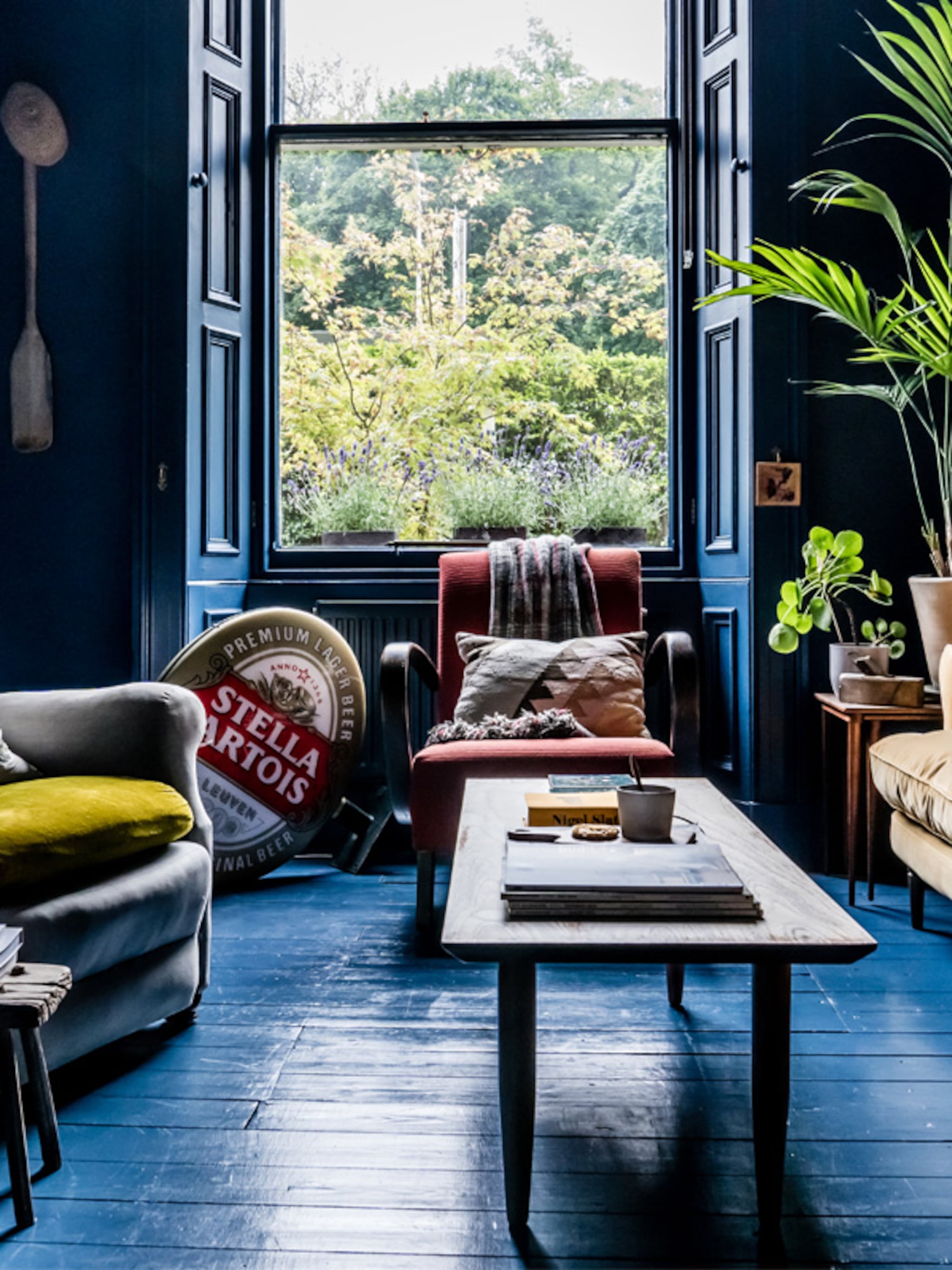 binnenkijken in een kleurrijk appartement in edinburgh