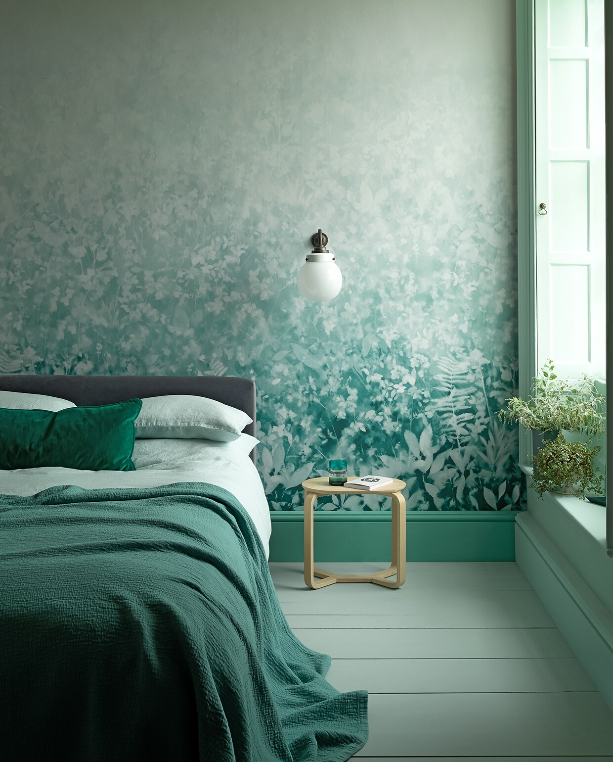 Behang Folia in de kleur Teal, afwasbaar, 52 cmx10 m (paintandpaperlibrary.com).