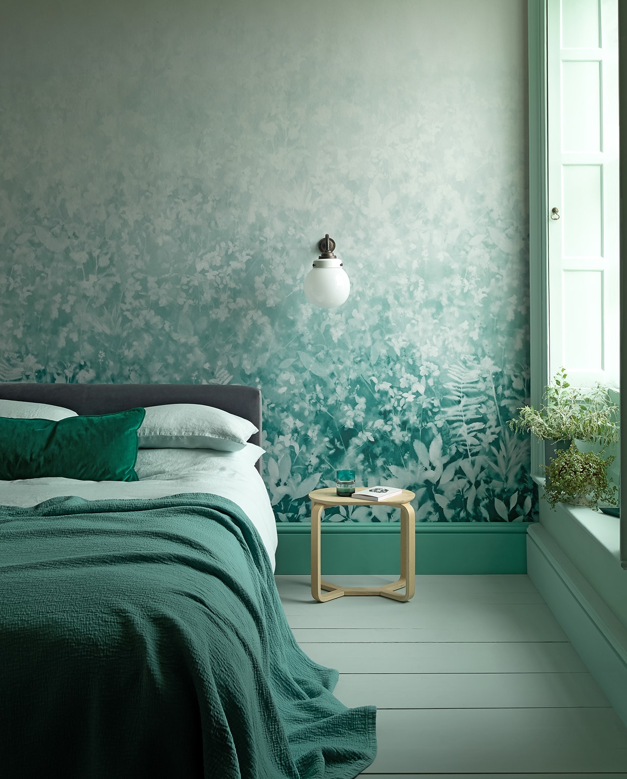 Behang Folia in de kleur Teal, afwasbaar, 52 cmx10 m (paintandpaperlibrary.com).