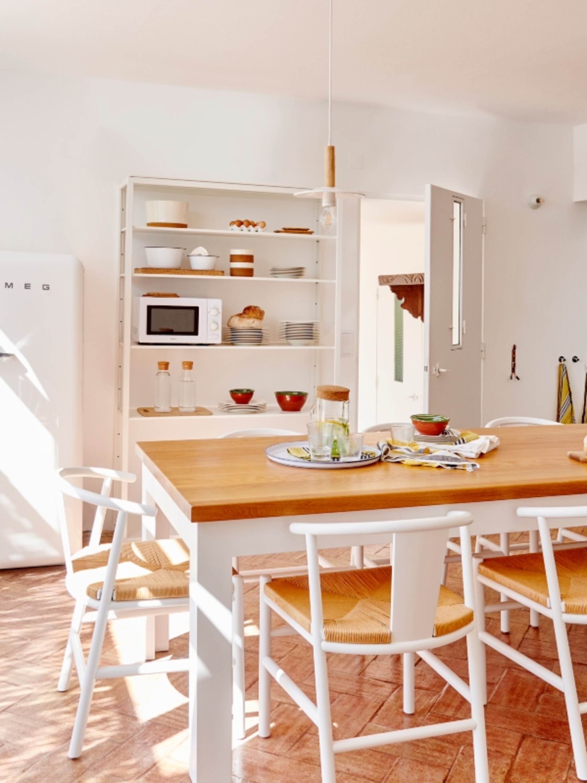 binnenkijken in een mediterrane keuken in de algarve