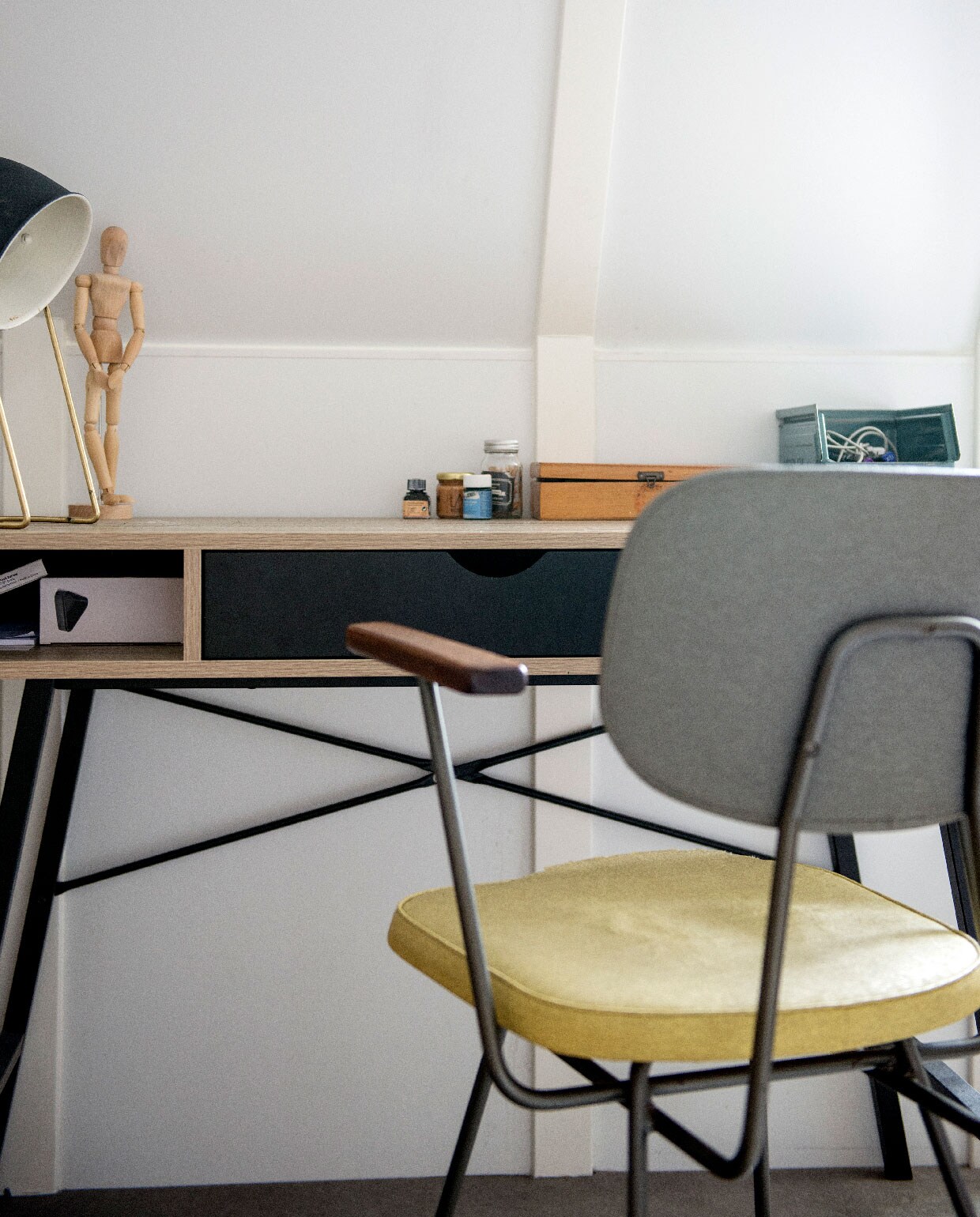 Bureaustoel Kringloopwinkel Het Goed, bureau Jysk, stoel Marktplaats.
