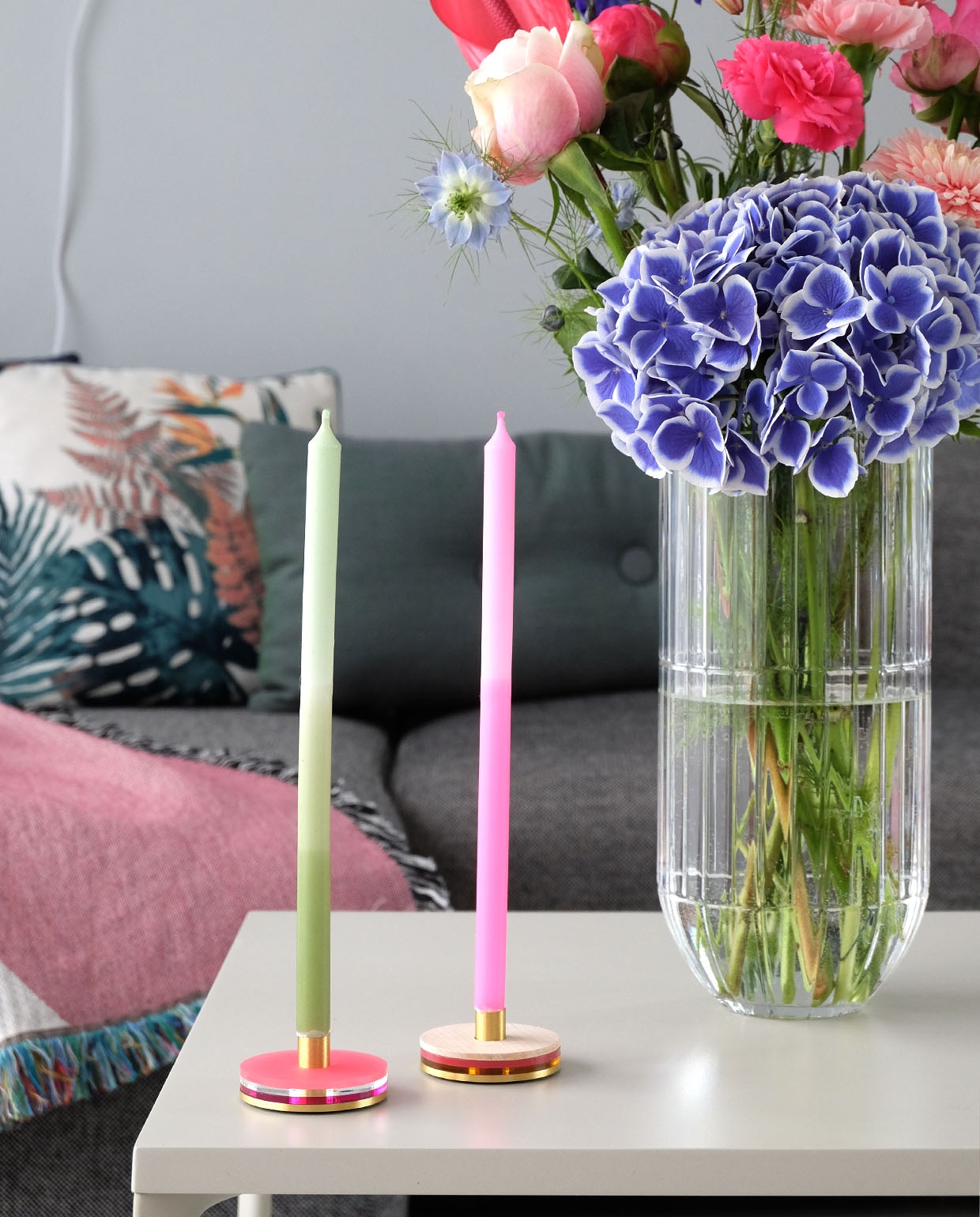 Stand Up kandelaars van ZWEI design. Kaarsen van Frau Gold.