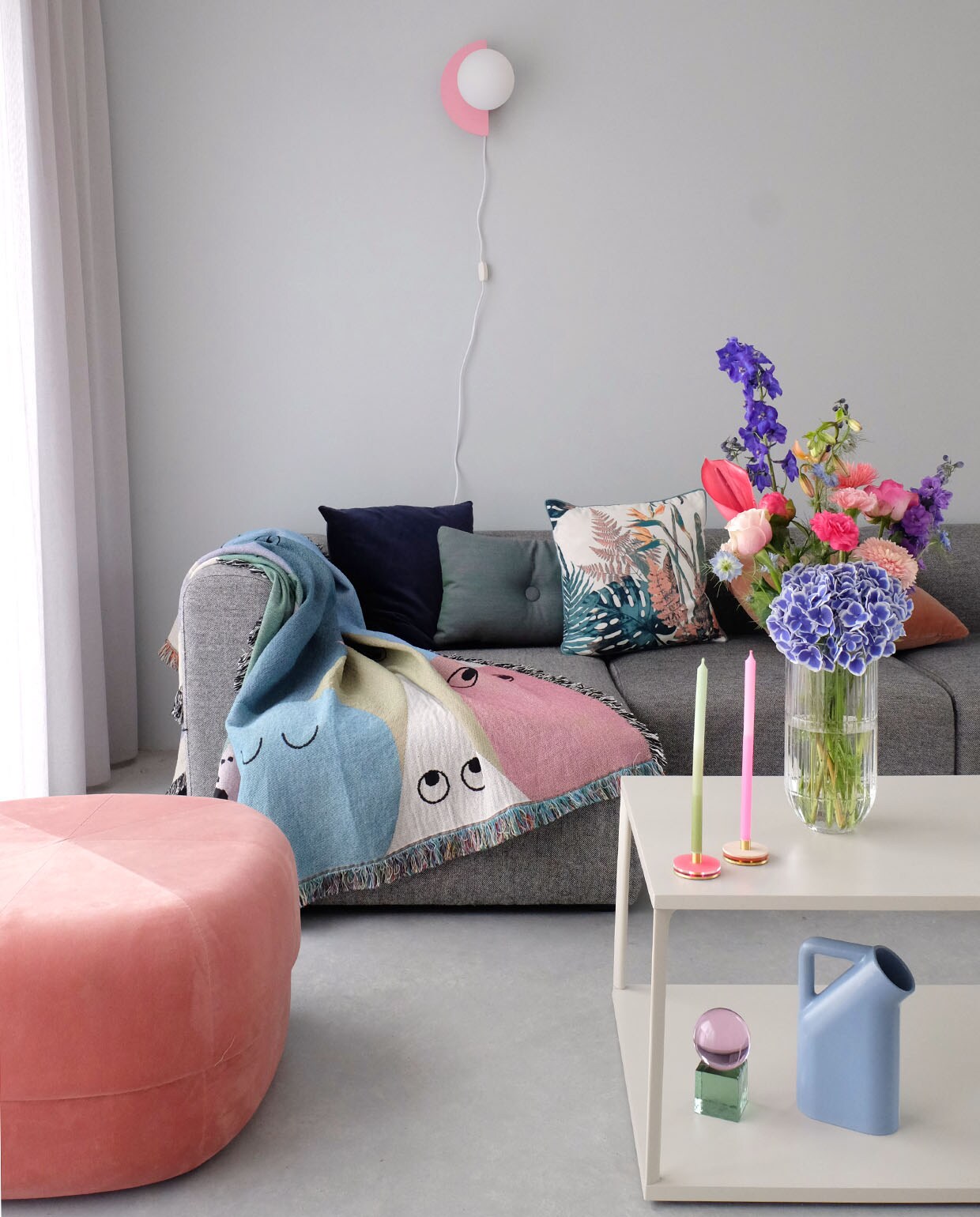Roze C.LAMP van Swedish Ninja. Kussens van Mademoiselle Camille en Mumutane.