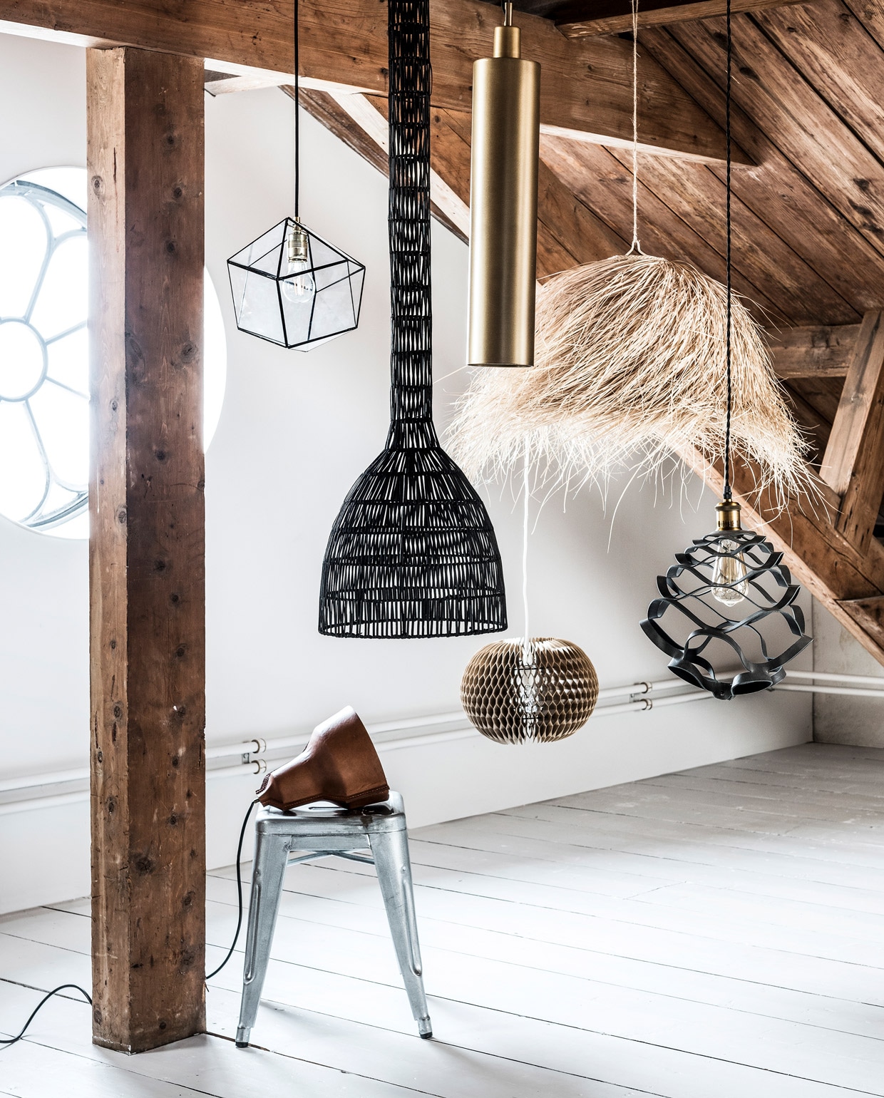 Diverse hanglampen vtwonen 10-2018 | styling Marlies Does, fotografie Sjoerd Eickmans | lampen