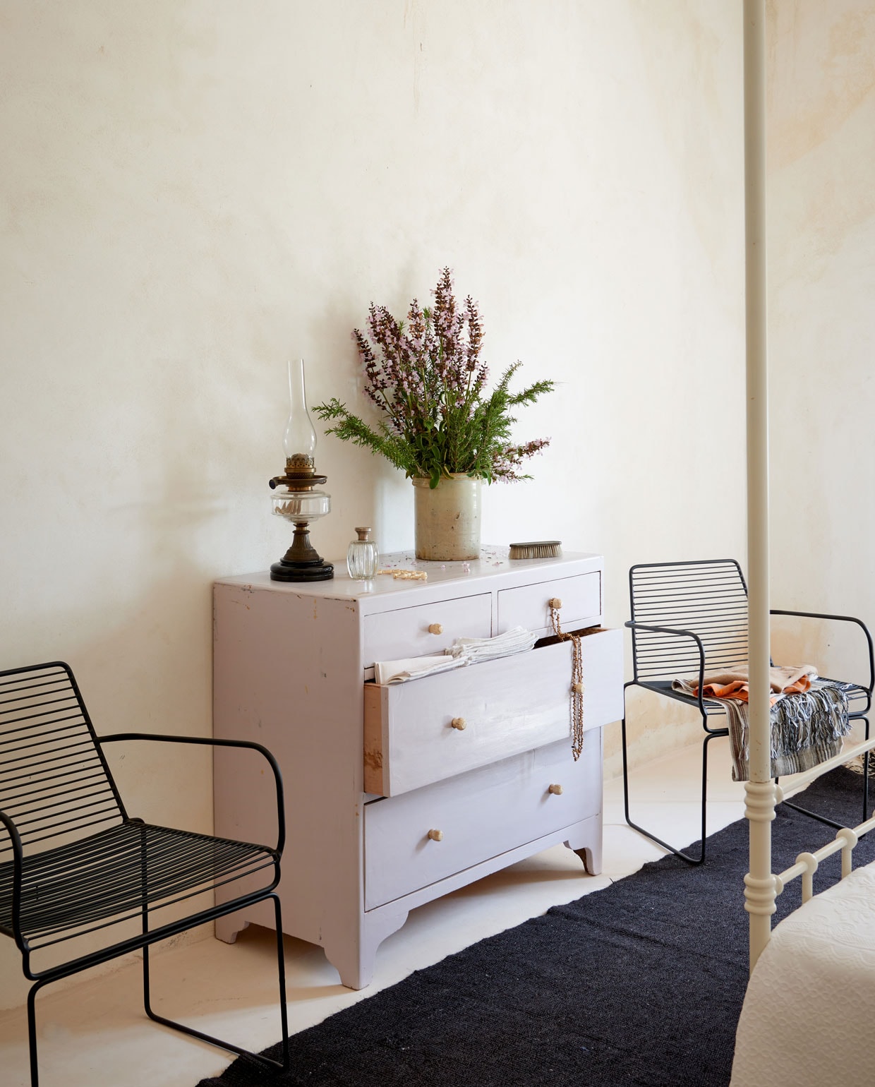 Soortgelijke draadstoelen via Hay.