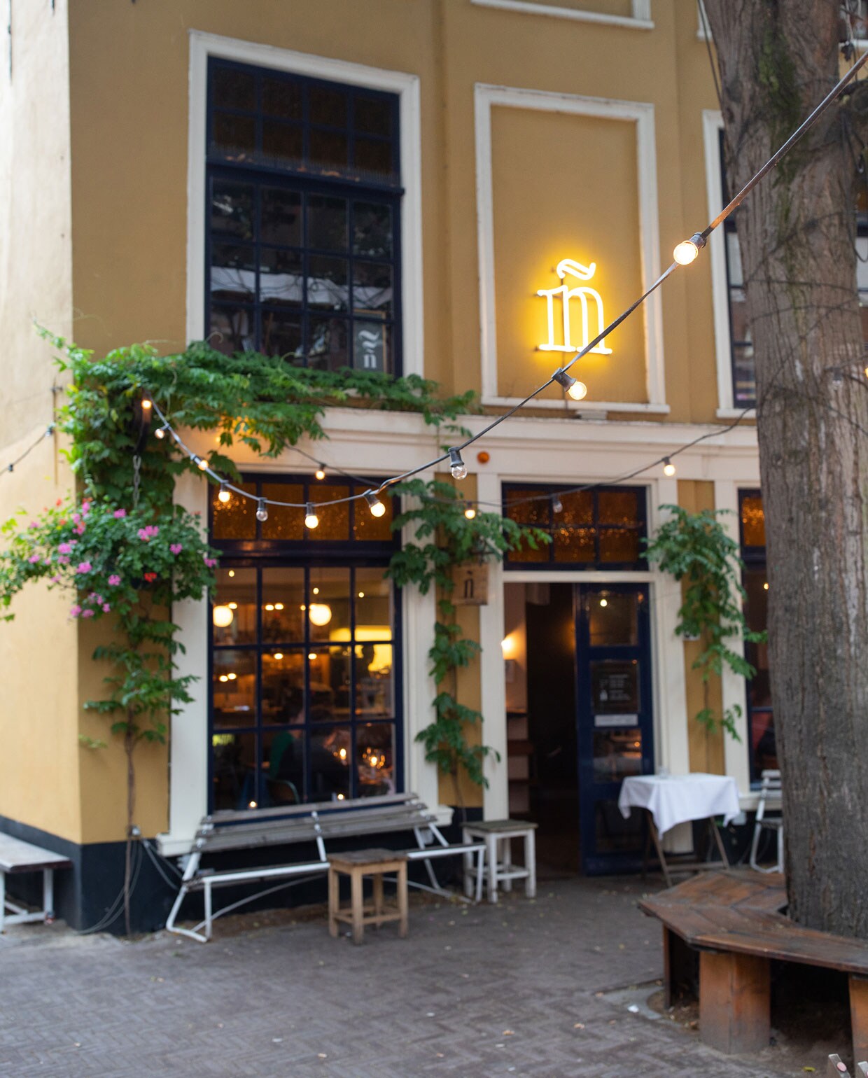Restaurant N