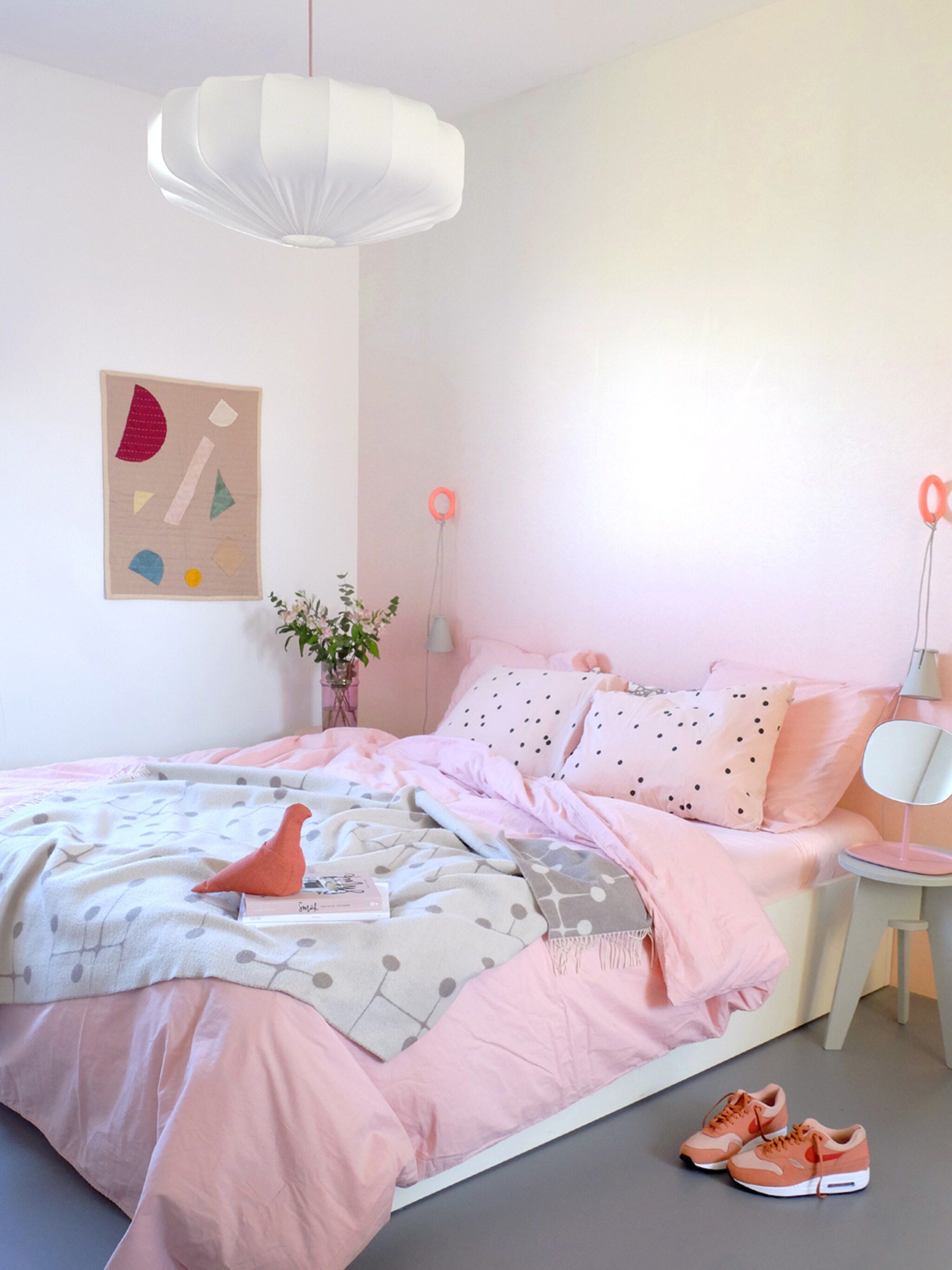 zweedse designlamp in de slaapkamer van lampverket